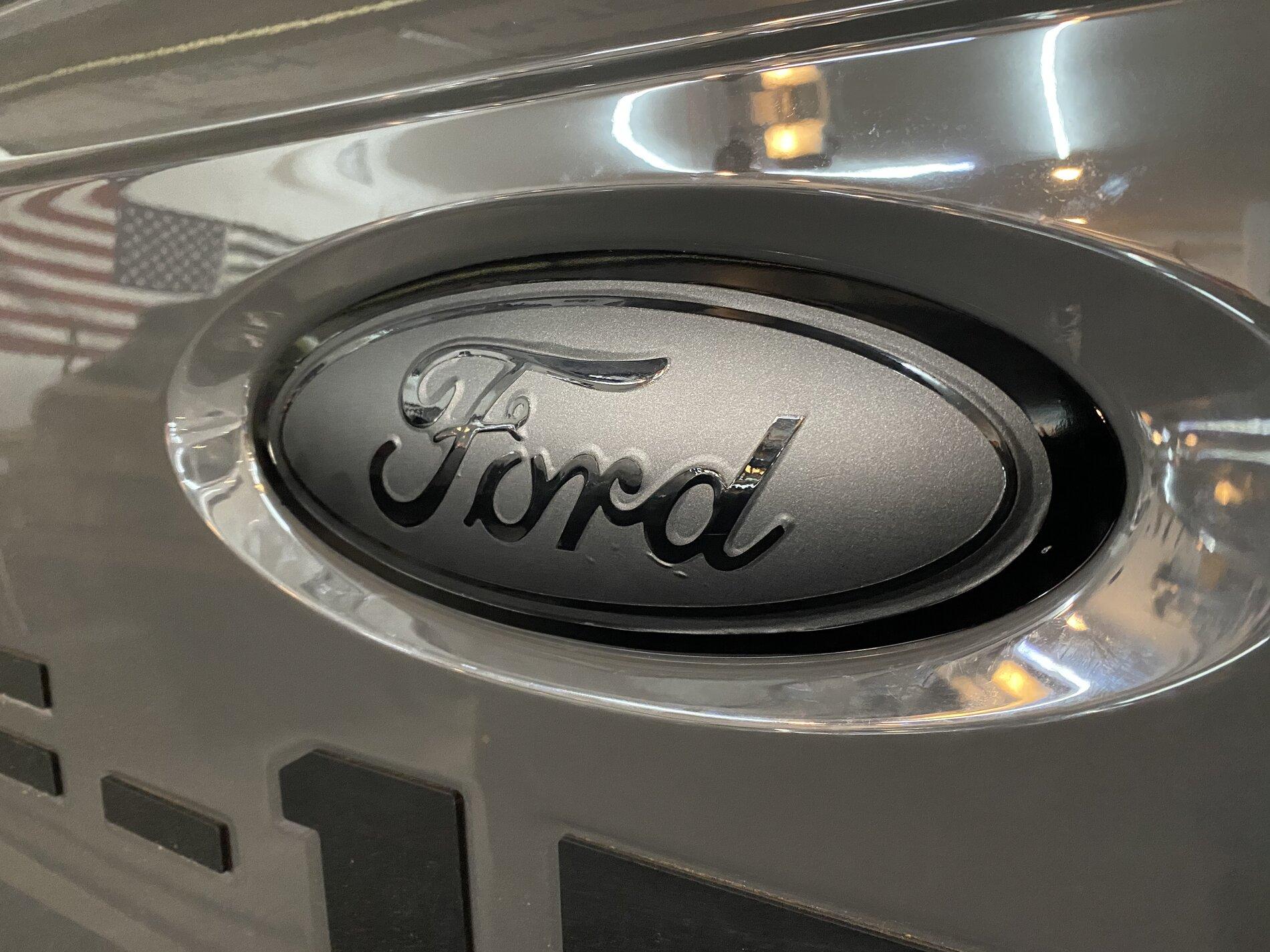 Ford F-150 Lightning Black Ford Emblems / Logos? 047FF37B-8D29-4E15-A231-6D3882E8845E