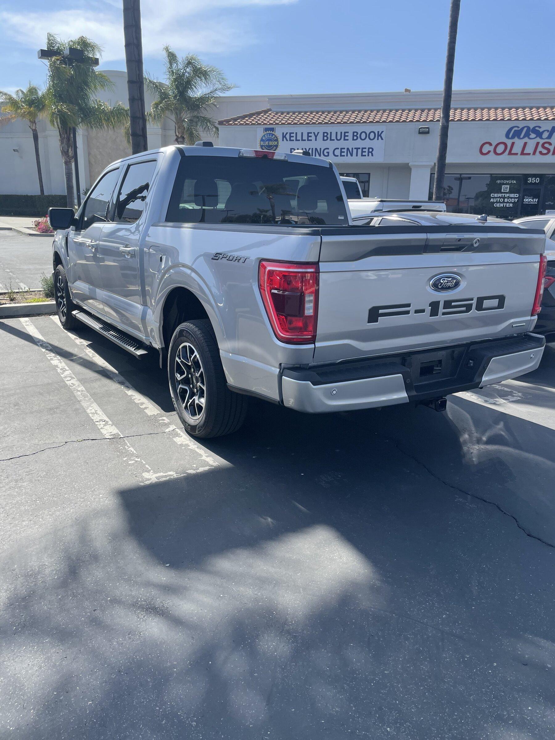 Ford F-150 Lightning ✅ 5/2 Lightning Build Week Group 0E17BE6A-95D9-440B-9E61-9A9B706869C5