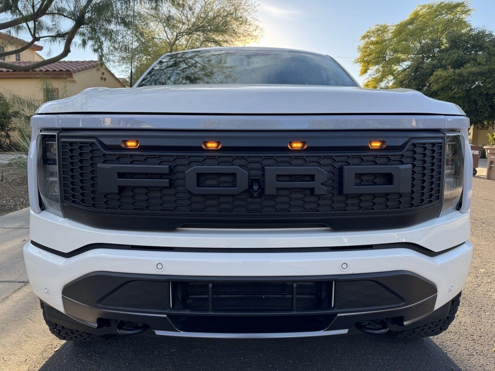 Ford F-150 Lightning New Lightning grill 1