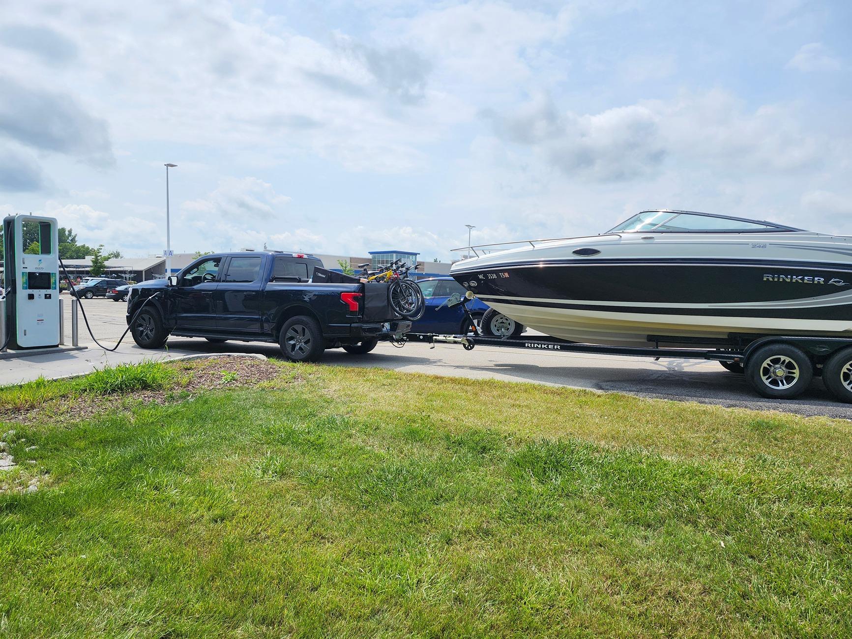 Ford F-150 Lightning Towing 1.0 kWh/mile (7,000 lb boat) 1000000485