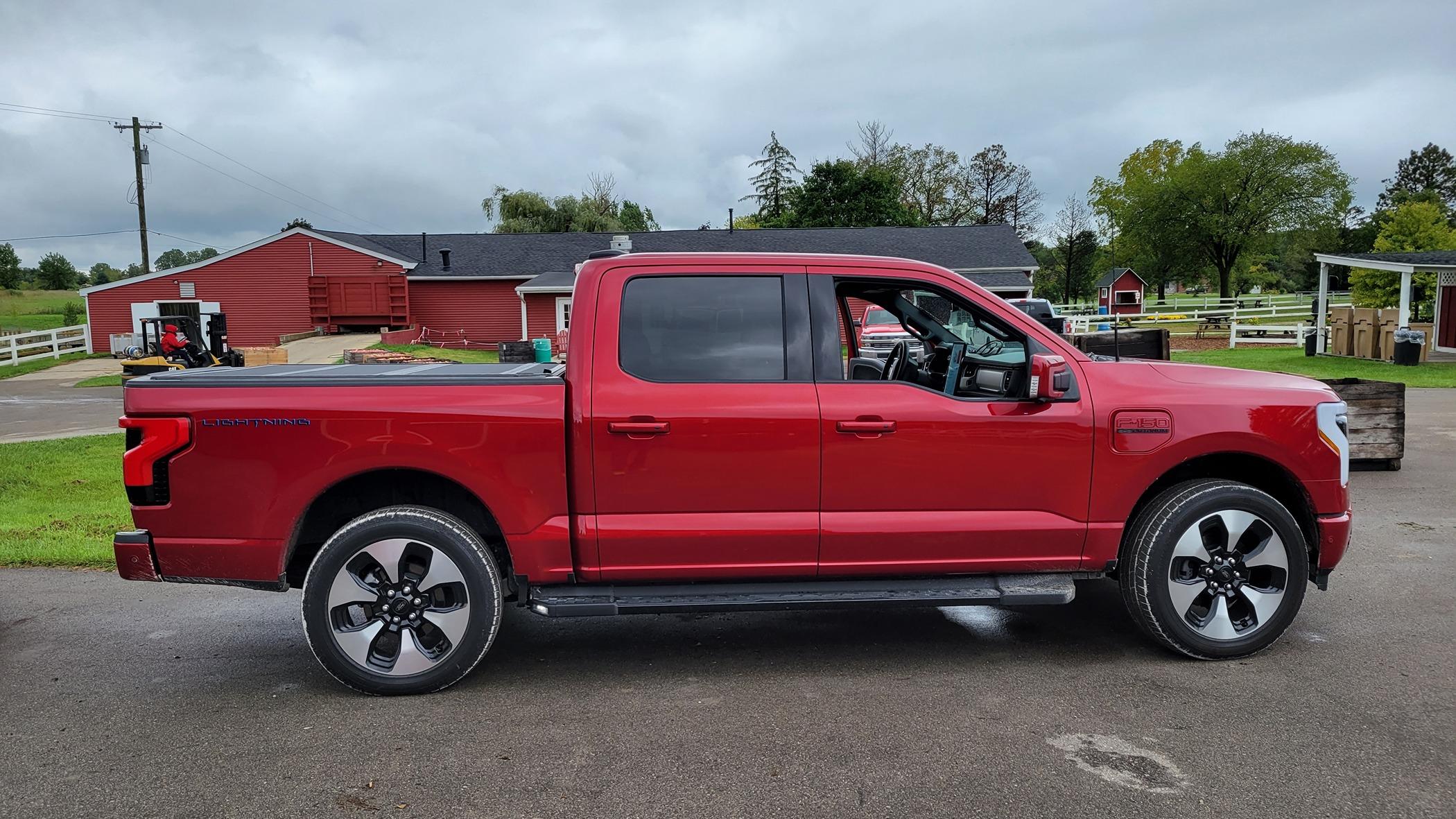 Ford F-150 Lightning Lightning Bluetooth Behavior Not Too Smart-Holds Onto Phone Connection When Driver Not In Truck 1000003081