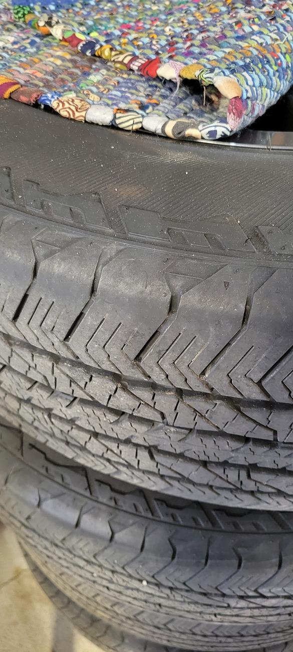 Ford F-150 Lightning OEM Hankook tires 1000004498