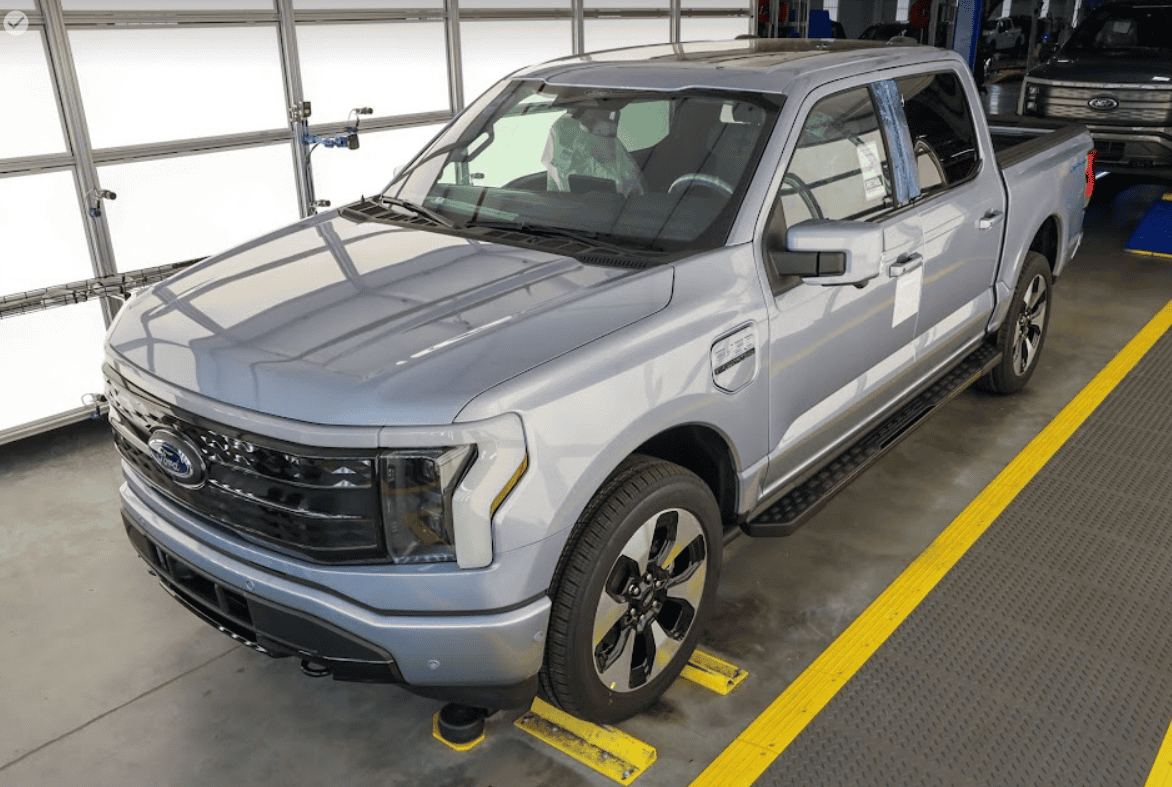 Ford F-150 Lightning ✅ 5/9 Lightning Build Week Group 1655479682373