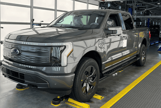 Ford F-150 Lightning ✅ 8/1 Lightning Build Week Group 1661546784382