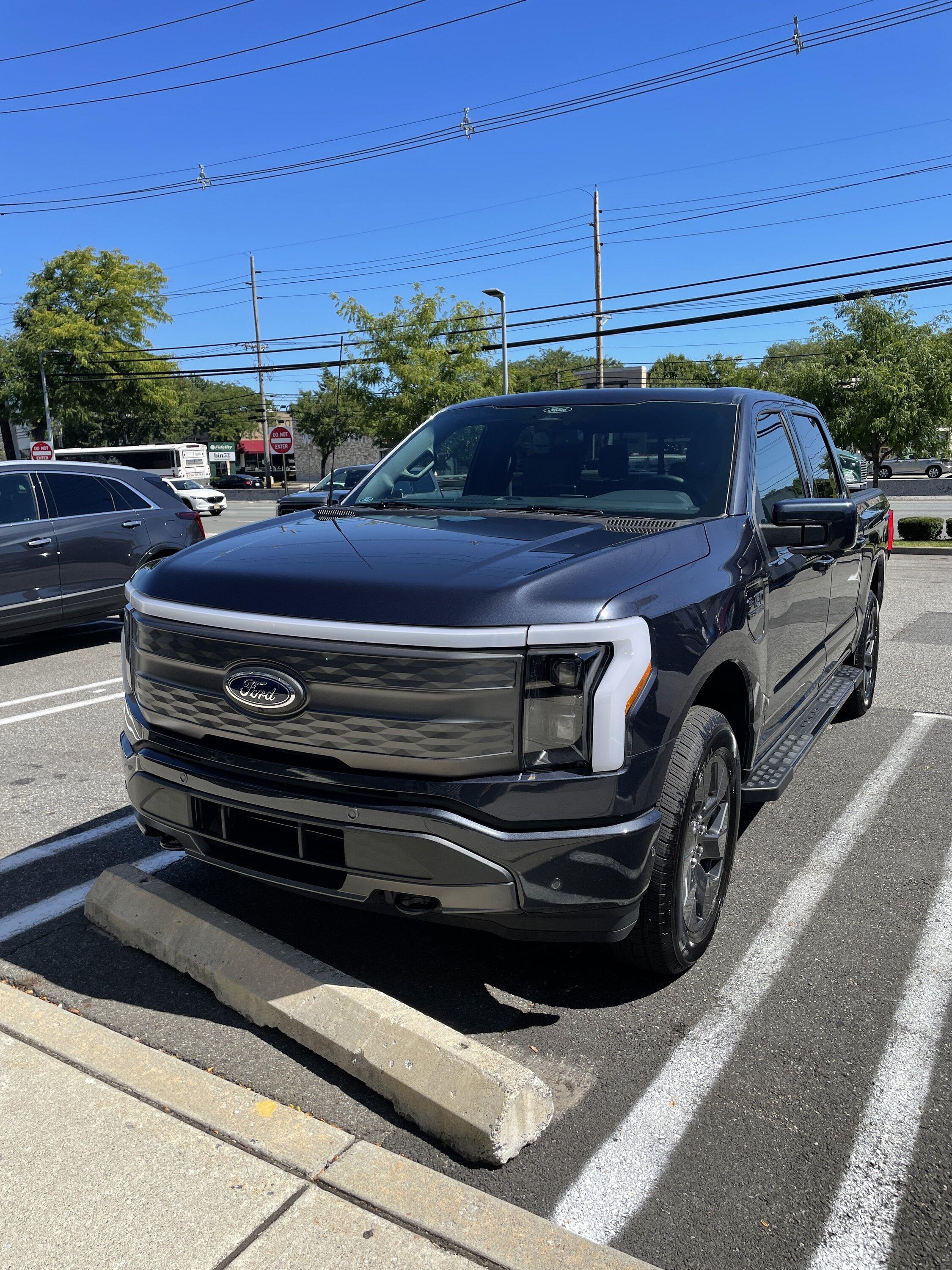 Ford F-150 Lightning ✅ 8/8 Lightning Build Week Group 1662170557375