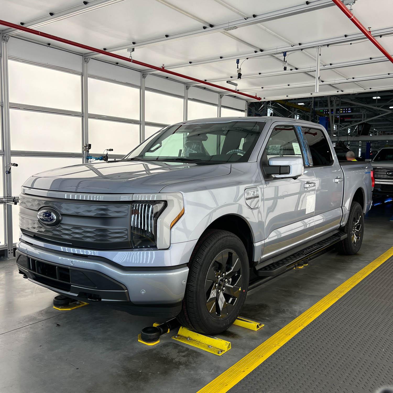 Ford F-150 Lightning ✅ 9/05 Lightning Build Week Group 1664381374005