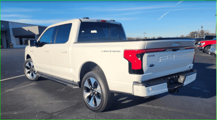 Ford F-150 Lightning 2023 platinum found on lot at msrp! 1670256065275