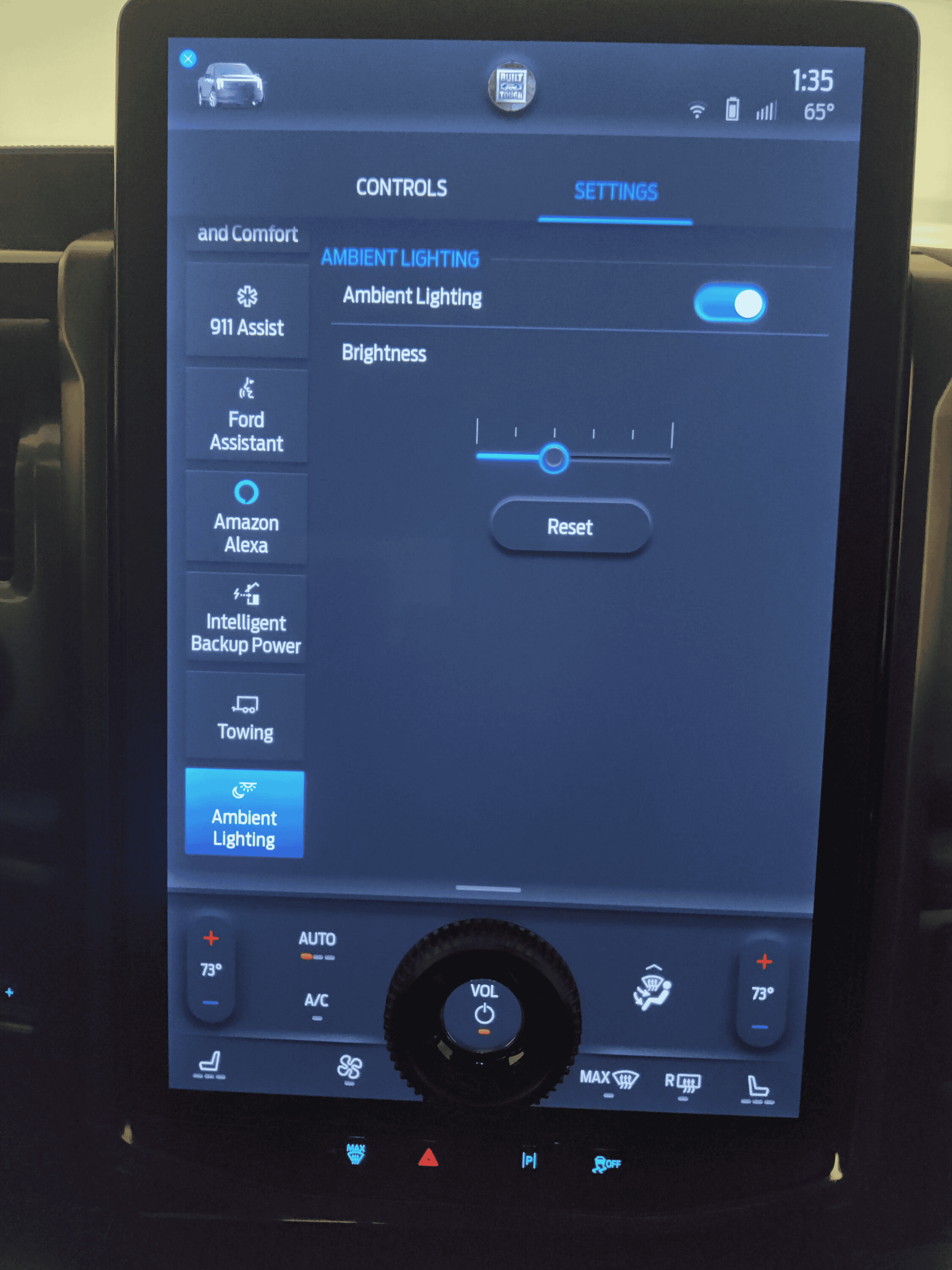 Adjusting Ambient Lighting with Ford SYNC® Support 3