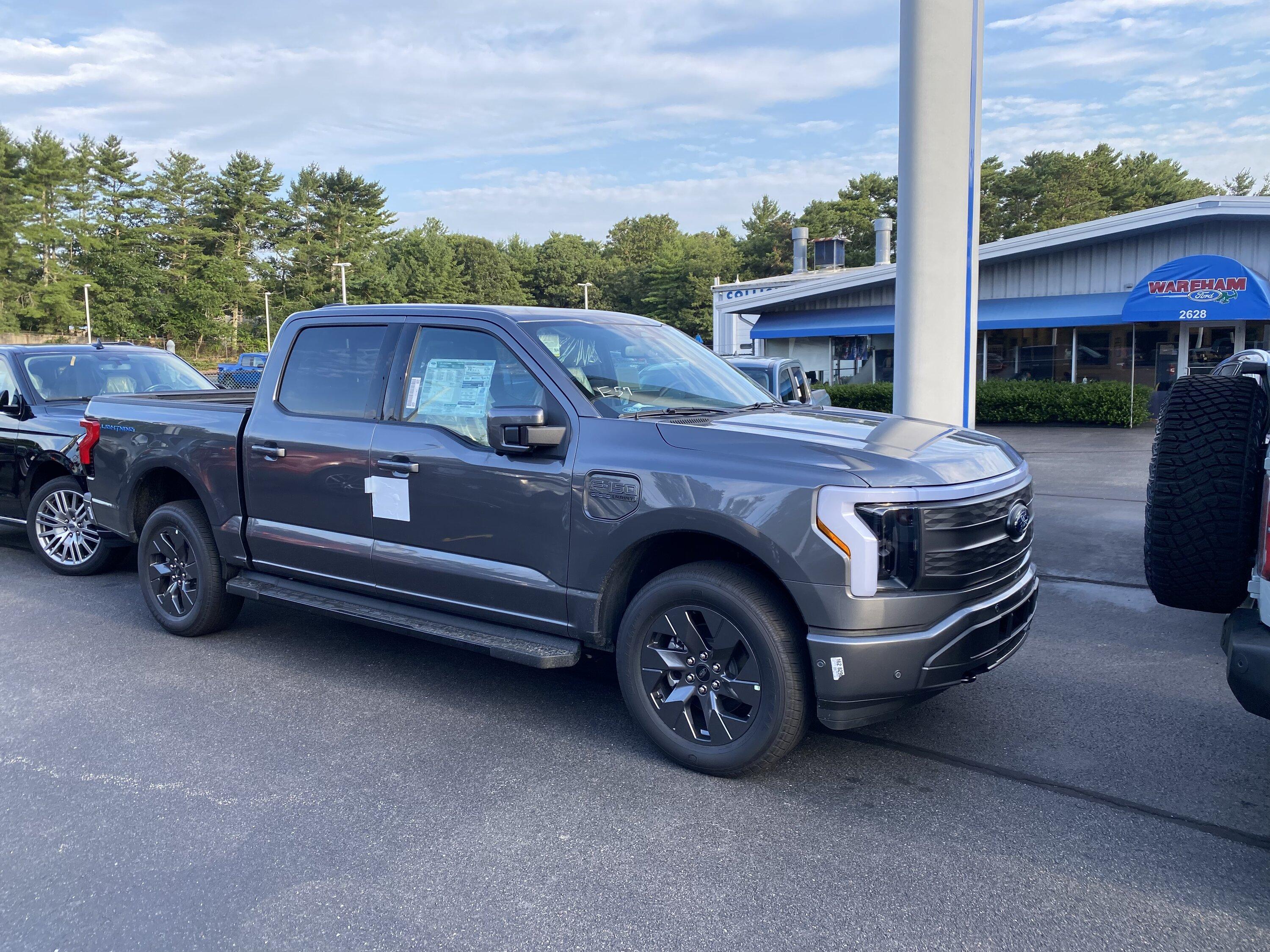 Ford F-150 Lightning ✅ 6/6 Lightning Build Week Group 1C0C7BB7-F6C9-4A15-BE71-245E653505DB