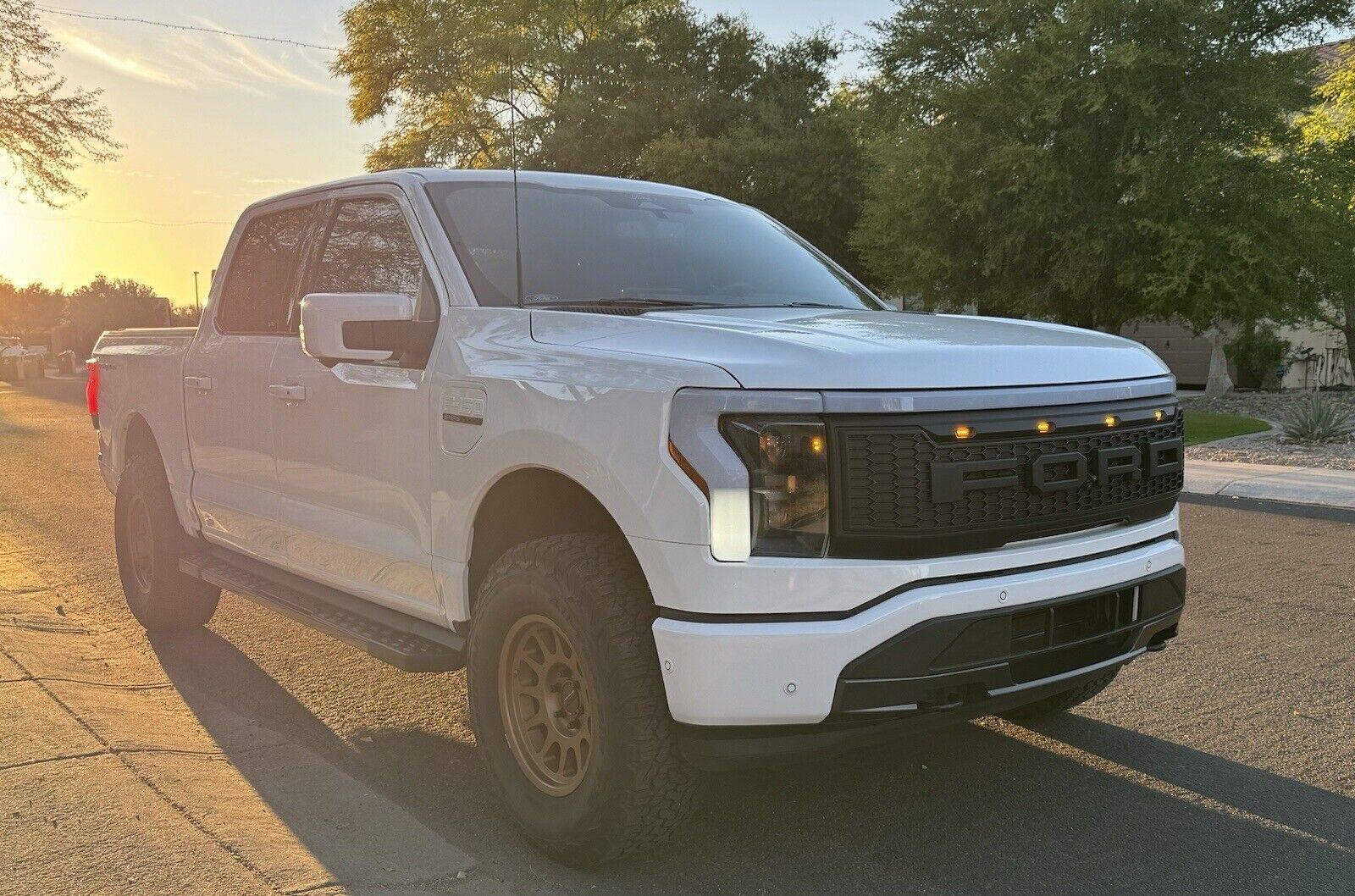 Ford F-150 Lightning New Lightning grill 2