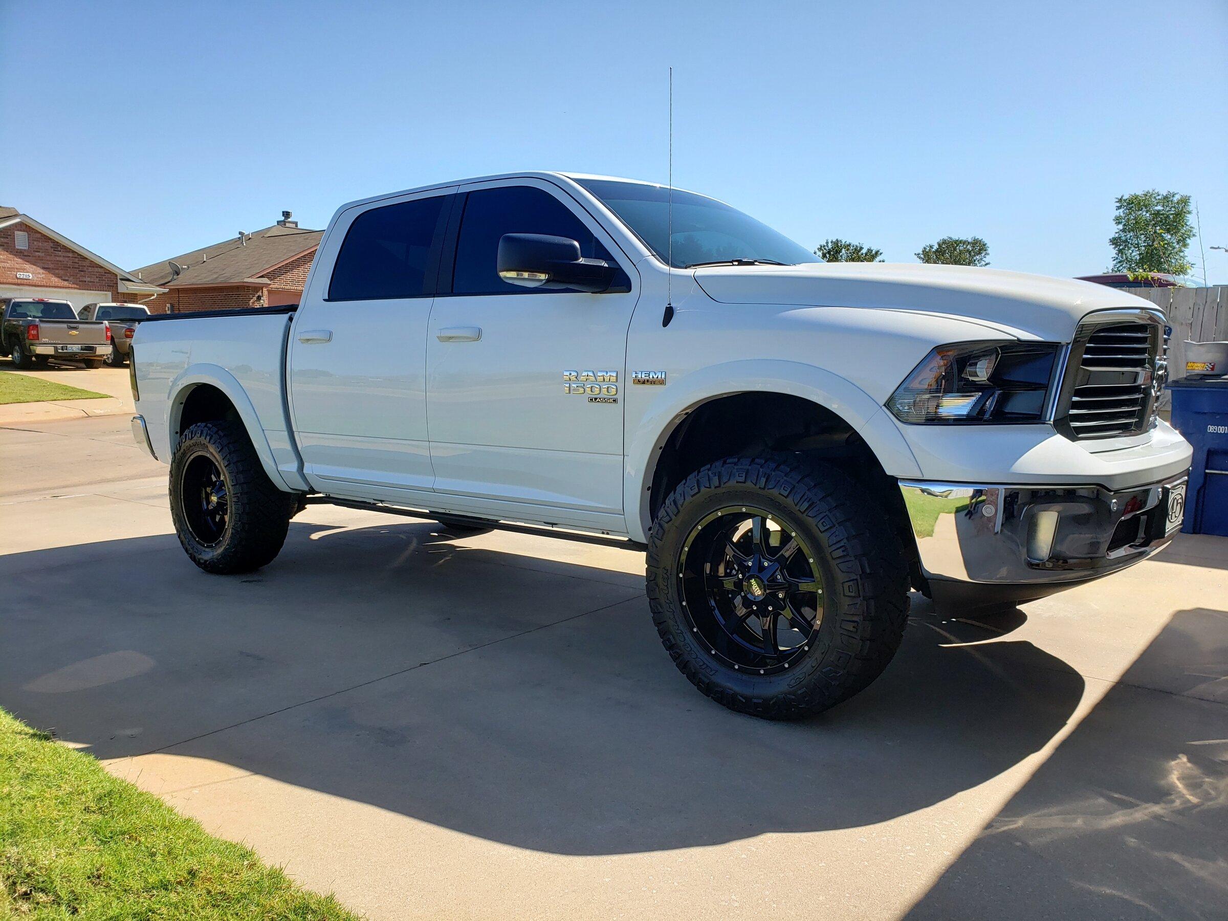 Ford F-150 Lightning Airing Down 35" tires to fit in Garage? 20191013_140344