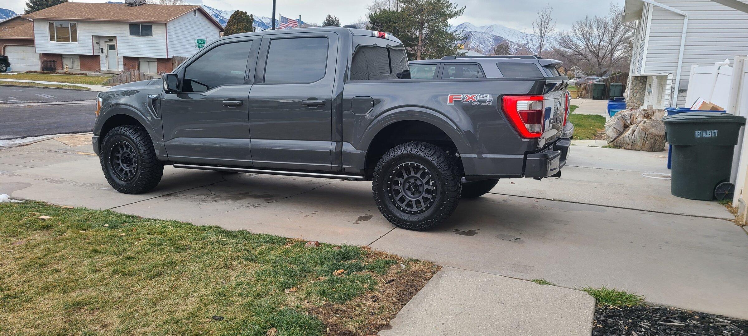 Ford F-150 Lightning Will 18's look too small on my Lariat PB?? 20211224_124052