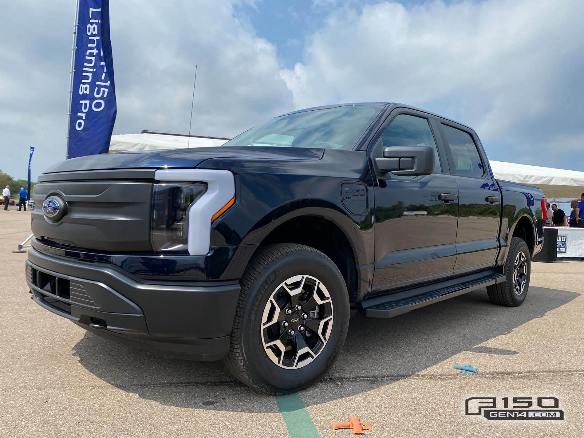 Ford F-150 Lightning ANTIMATTER BLUE F-150 Lightning Photos & Club 2022 F-150 Lightning PRO Antimatter Blue Metallic PIckup 9