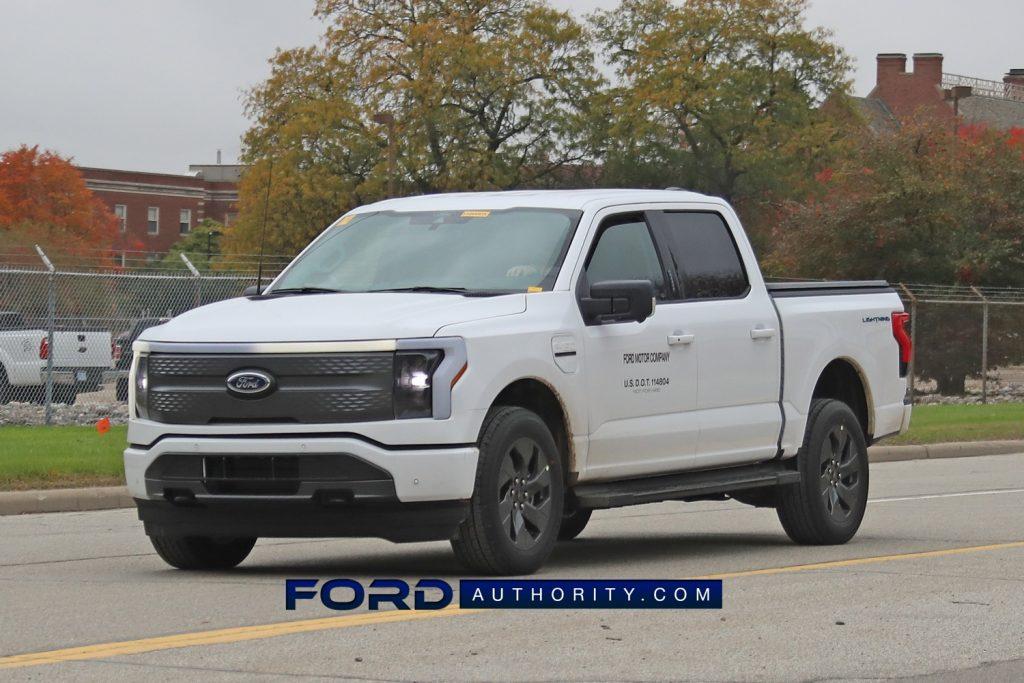 Ford F-150 Lightning OXFORD WHITE F-150 Lightning Photos & Club 2022-F-150-Lightning-XLT-Oxford-White-On-The-Road-Photos-November-2021-Exterior-001-1024x683