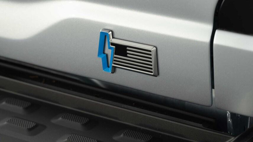 Ford F-150 Lightning ? Studio pics of the F-150 Lightning Electric Pickup 2022-Ford-F-150-Lightning-tailgate-badge