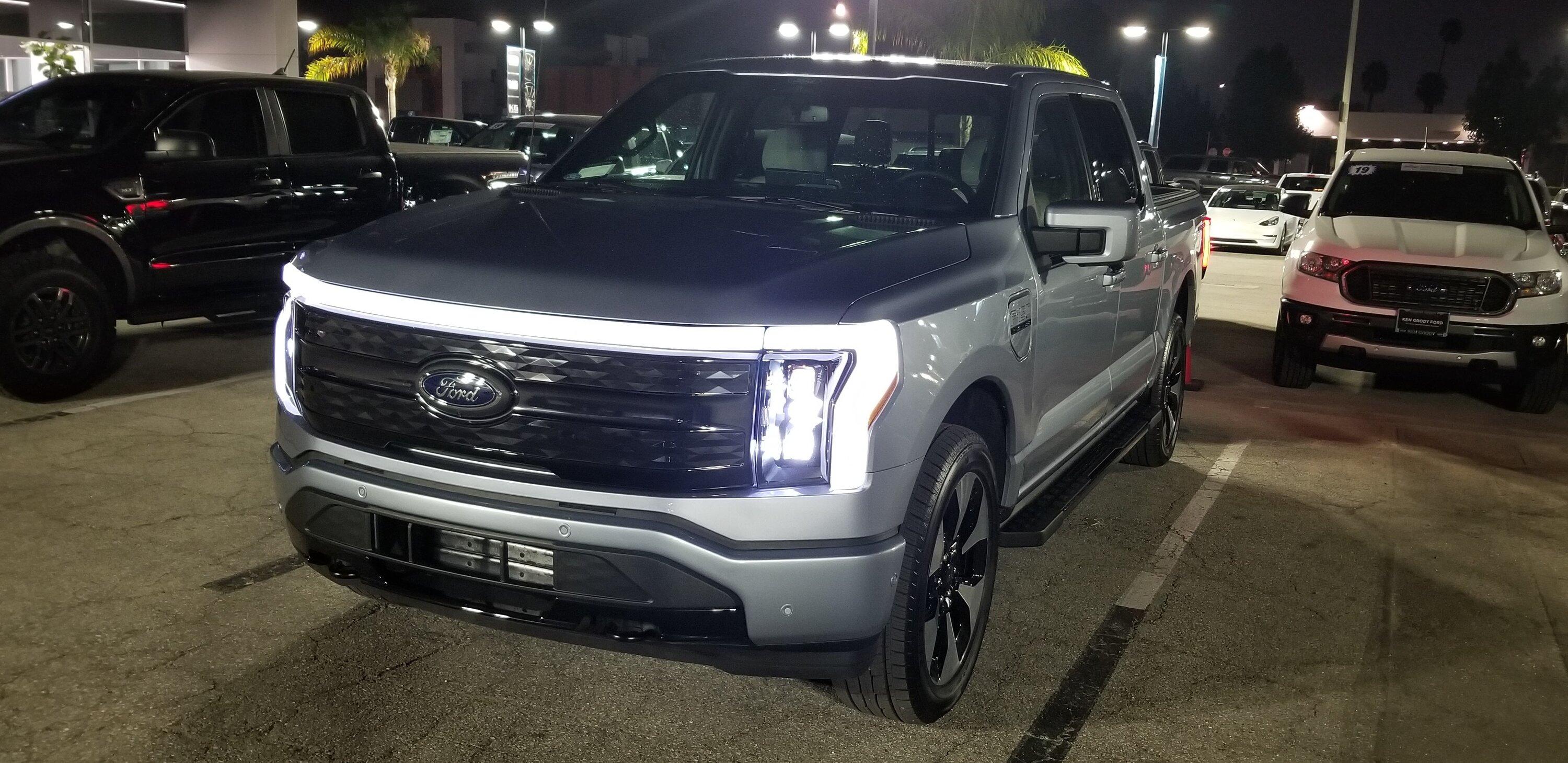 Ford F-150 Lightning ✅ 8/15/22 Lightning Build Week Group 2022 Lightning front r 2