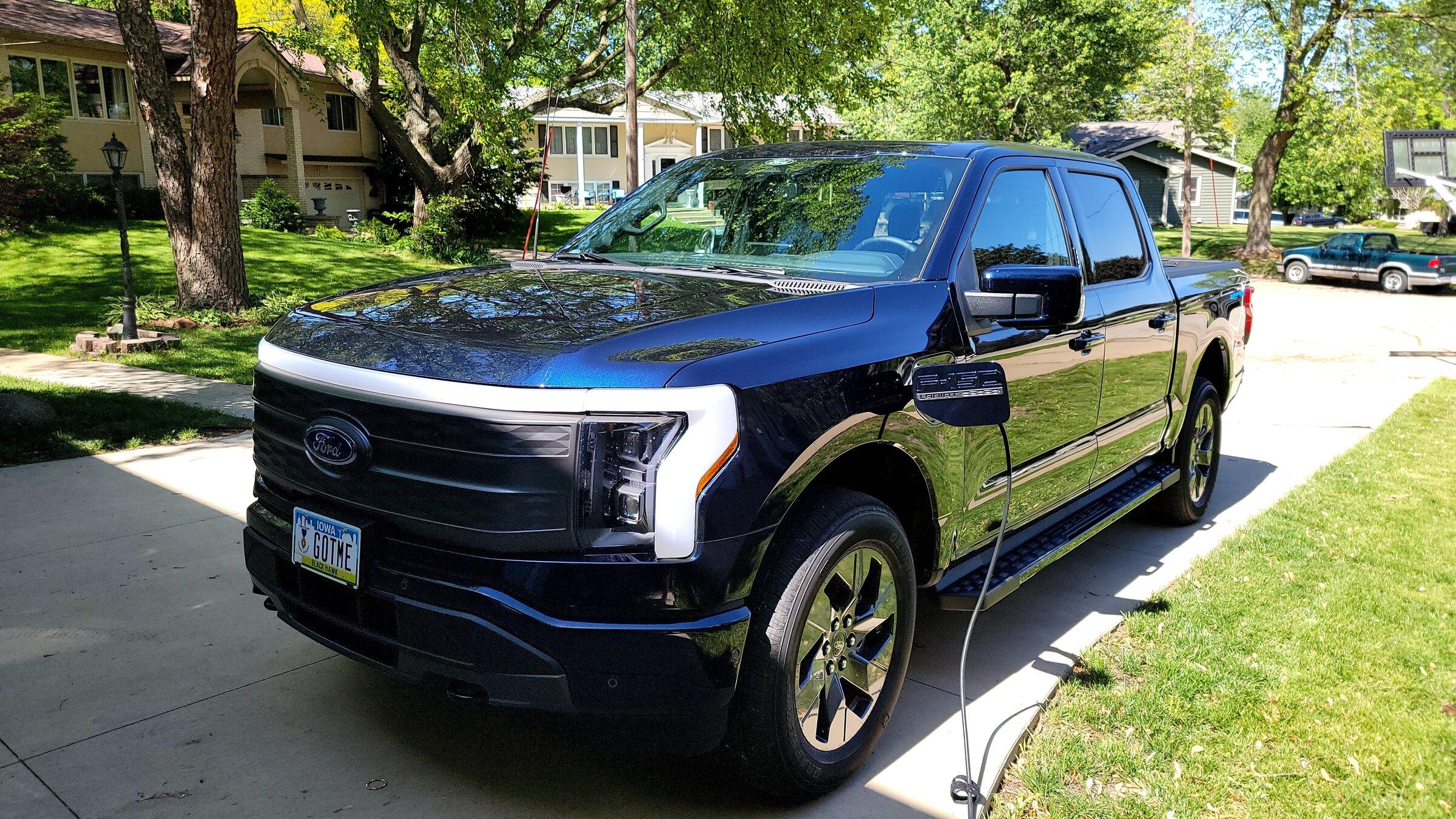 Ford F-150 Lightning ✅ 5/16 Lightning Build Week Group 20220603_153842_03