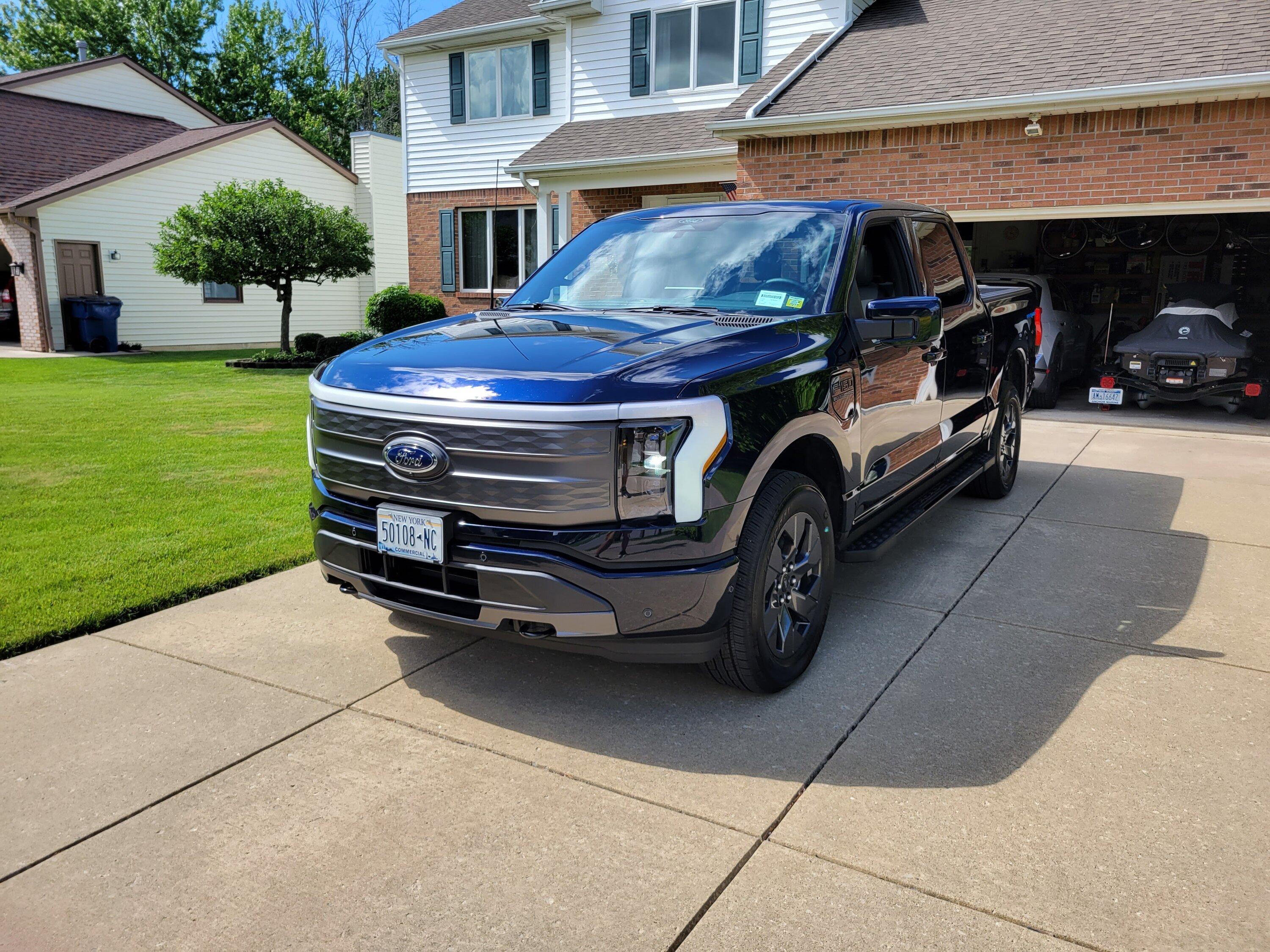 Ford F-150 Lightning ✅ 5/23 Lightning Build Week Group 20220609_160325