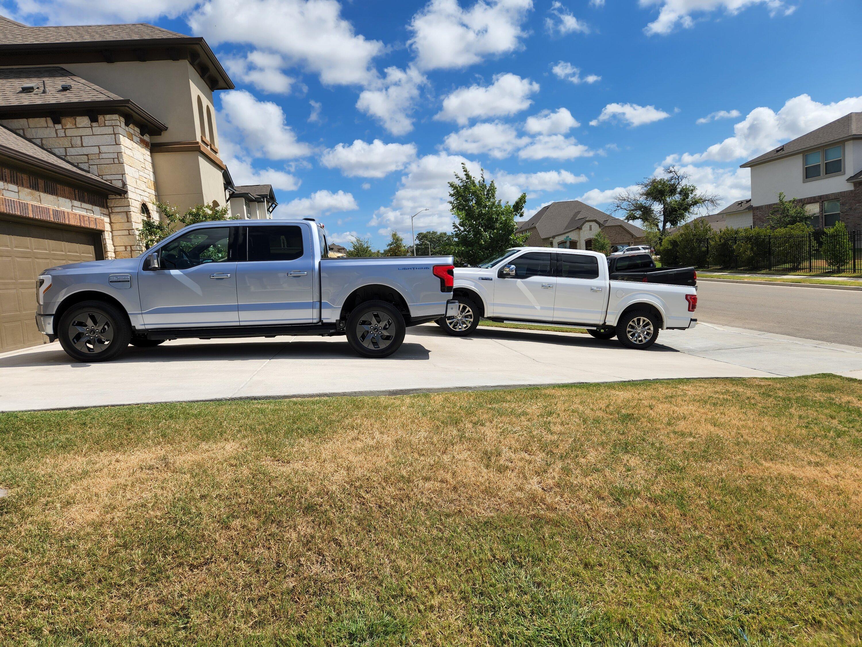 Ford F-150 Lightning ✅  6/13 Lightning Build Week Group 20220724_105340