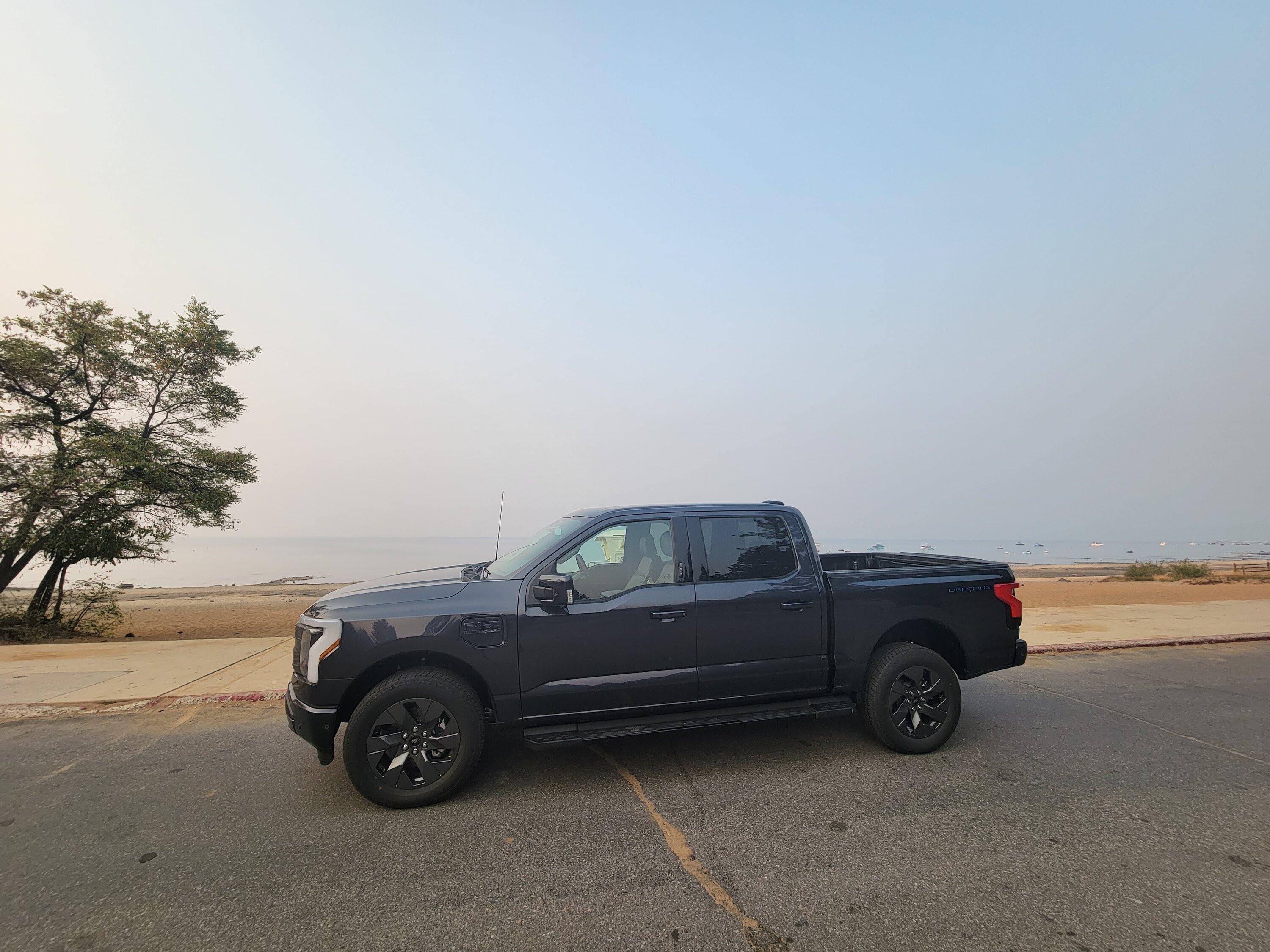 Ford F-150 Lightning ✅ 8/8 Lightning Build Week Group 20220912_074517