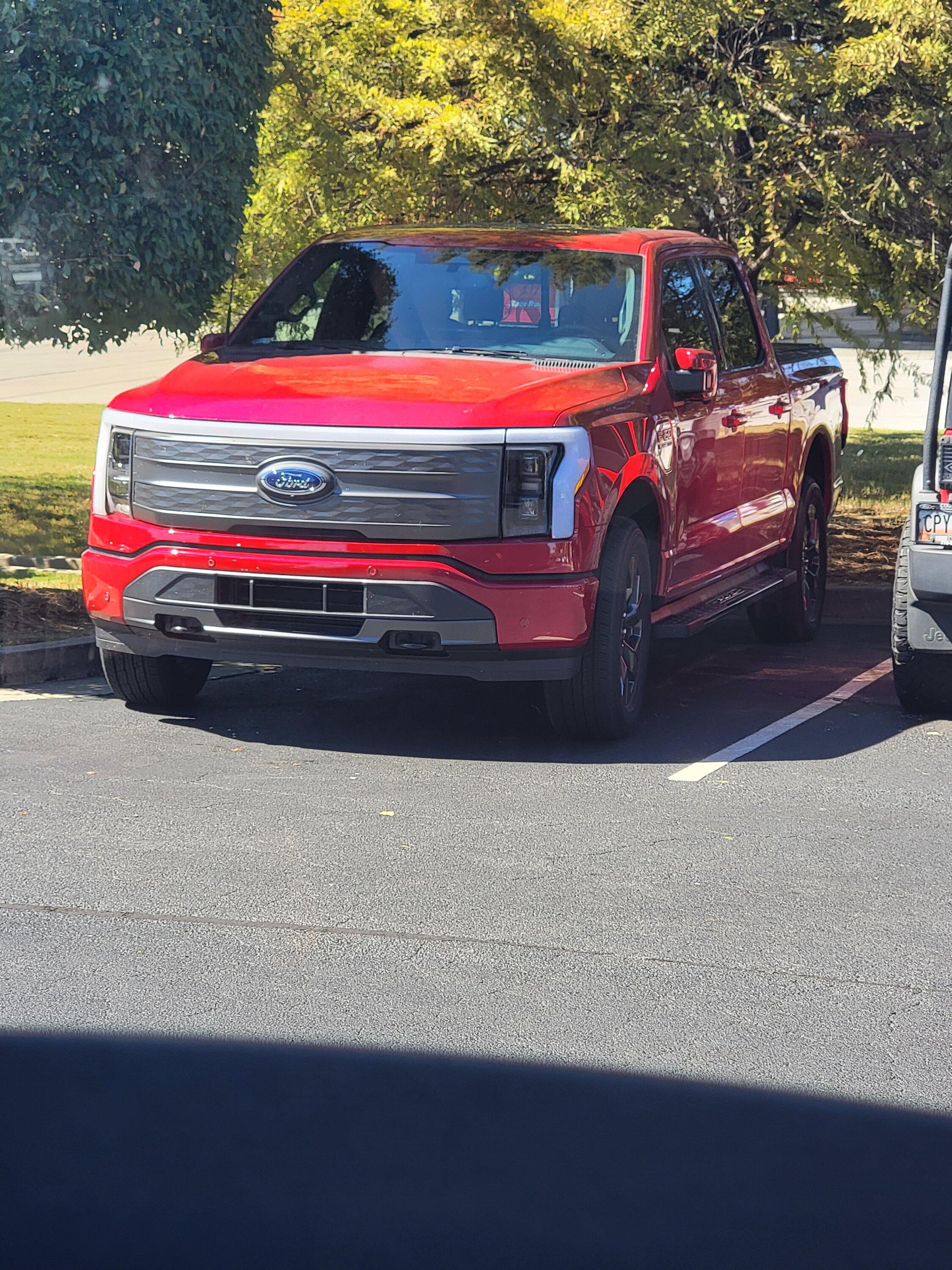 Ford F-150 Lightning ✅ 8/15/22 Lightning Build Week Group 20221001_142857