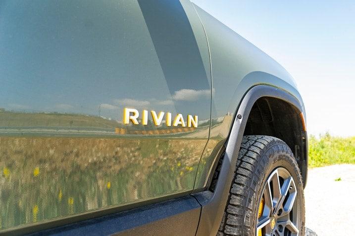 Ford F-150 Lightning Electric Towing Test: F-150 Lightning vs. Rivian R1T 2022_rivian_r1t_badge_carnews_717