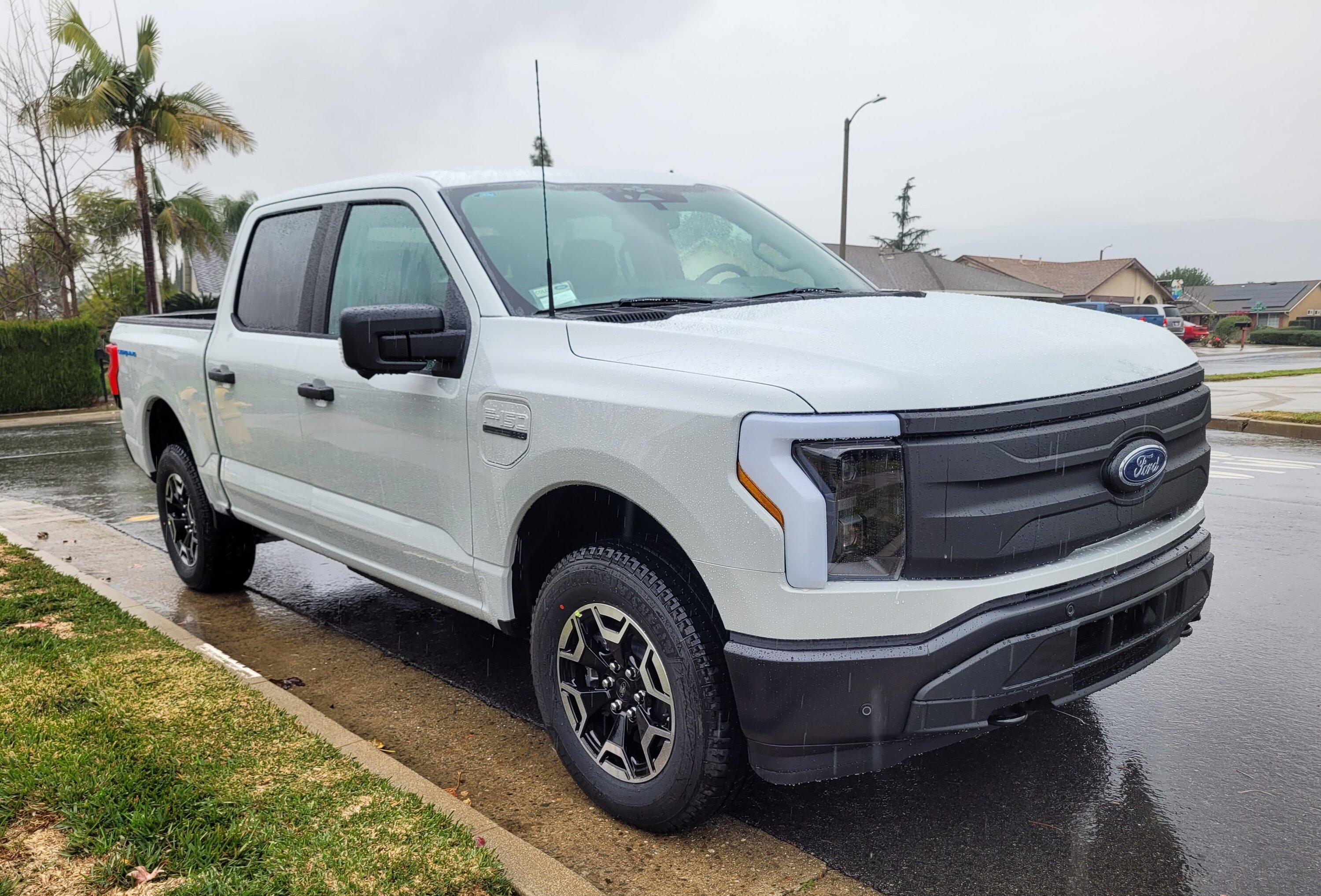 Ford F-150 Lightning ✅ 12/12 Lightning Build Week Group (MY2023) 20230114_115559