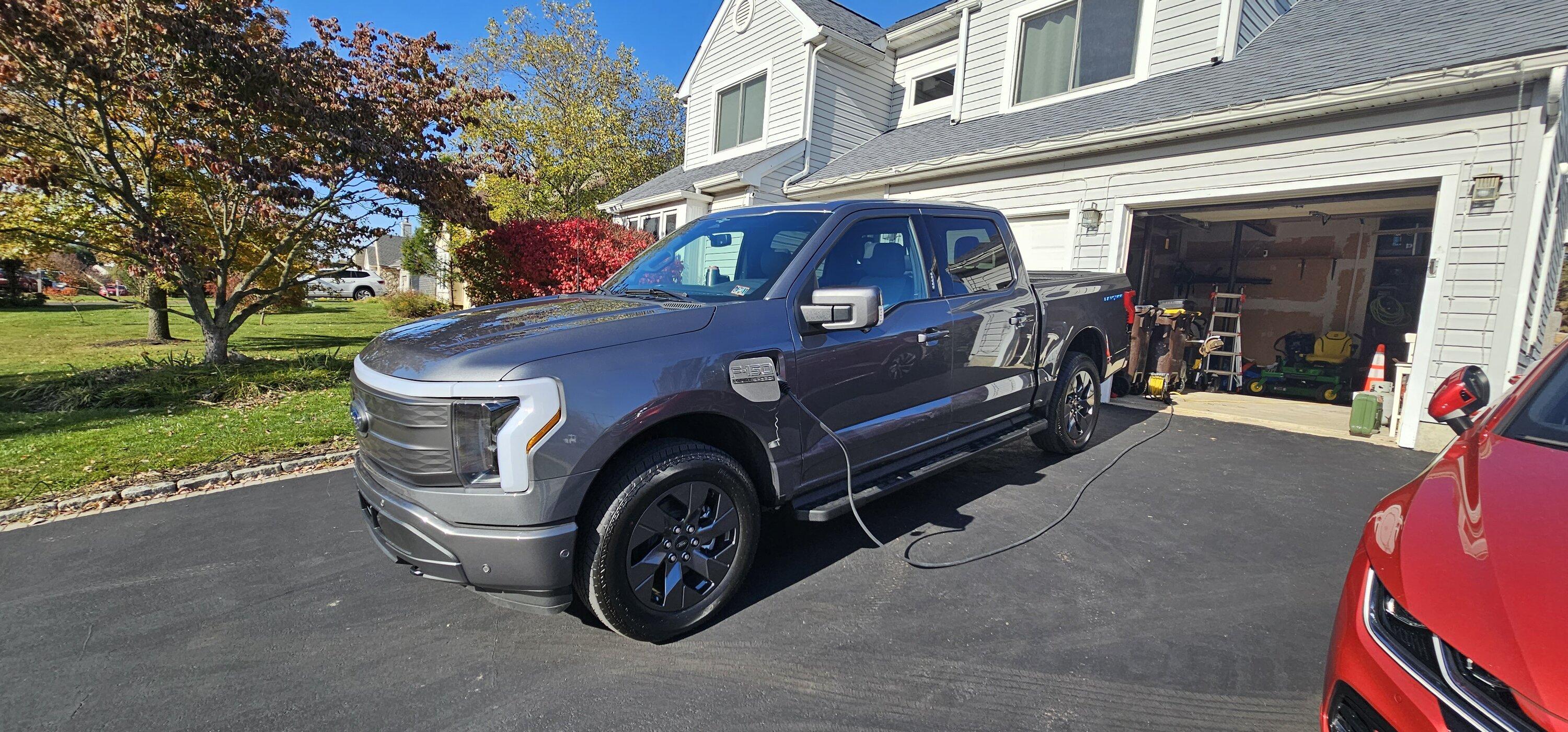 Ford F-150 Lightning ✅ 9/11/2023 Lightning Build Week Group (MY2023) 20231108_134006