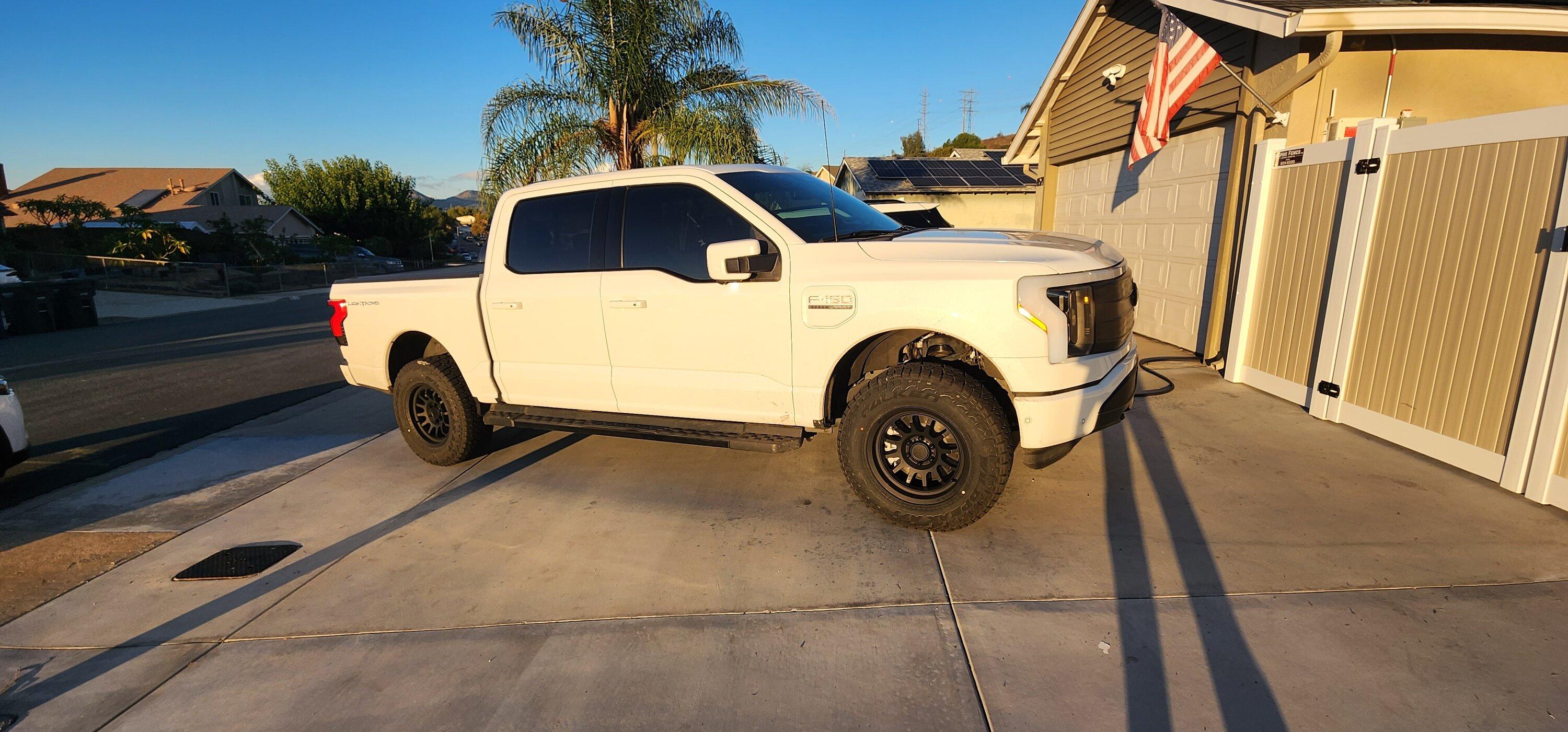 Ford F-150 Lightning Just lifted 22 Lightning 20231116_161655