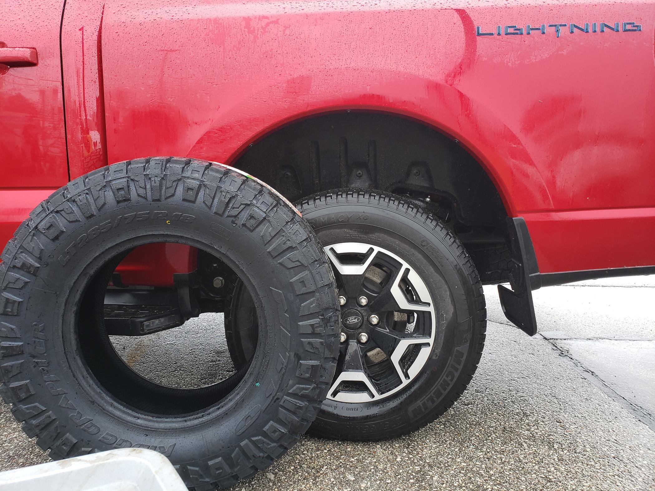 Ford F-150 Lightning 285 75 18 Nitto A/T tires on my 2022 Lariat ER 20240126_145658