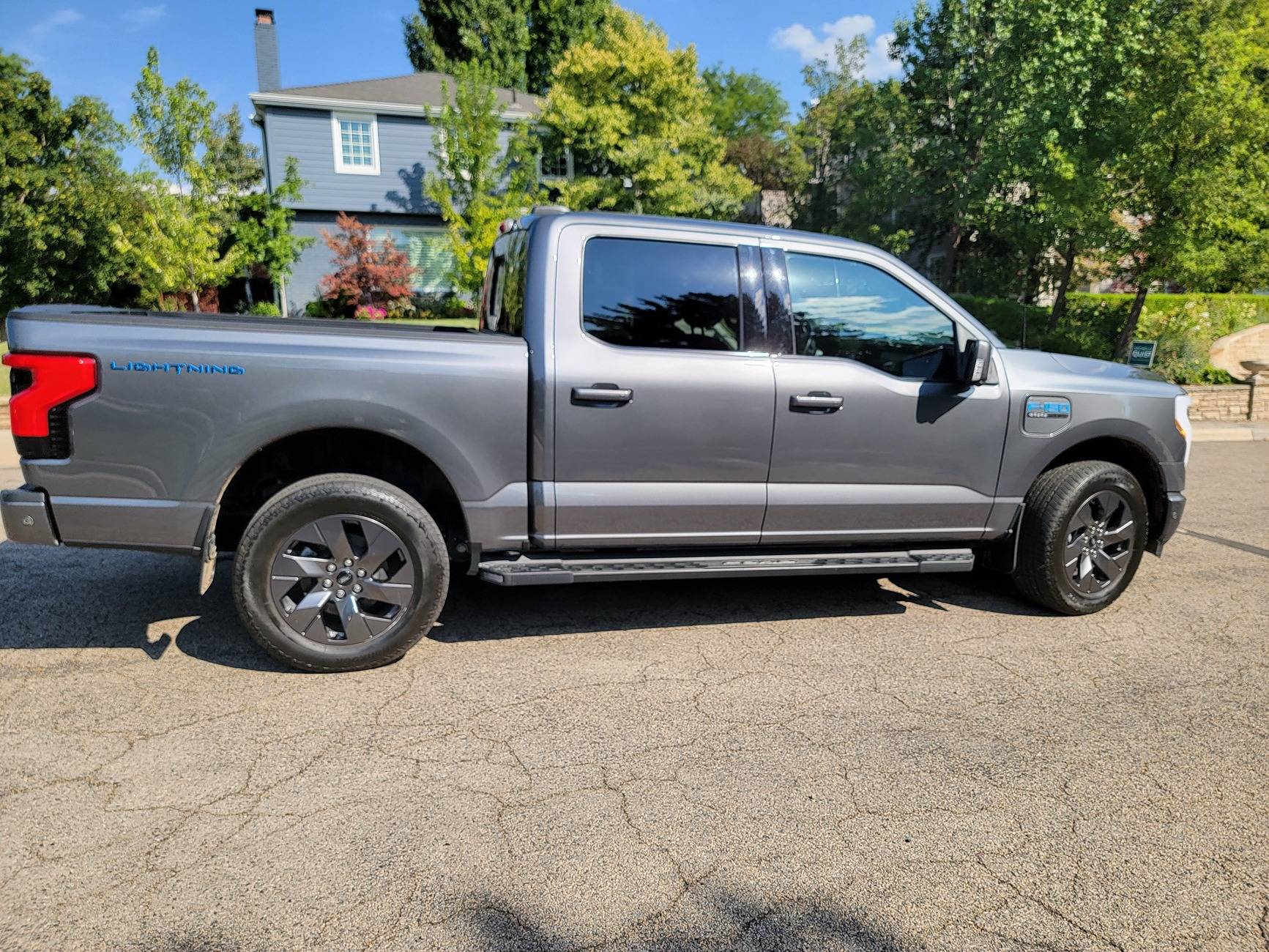 Ford F-150 Lightning 23 Lightning Lariat extended range 511A max tow package asking $54k 20240908_160312