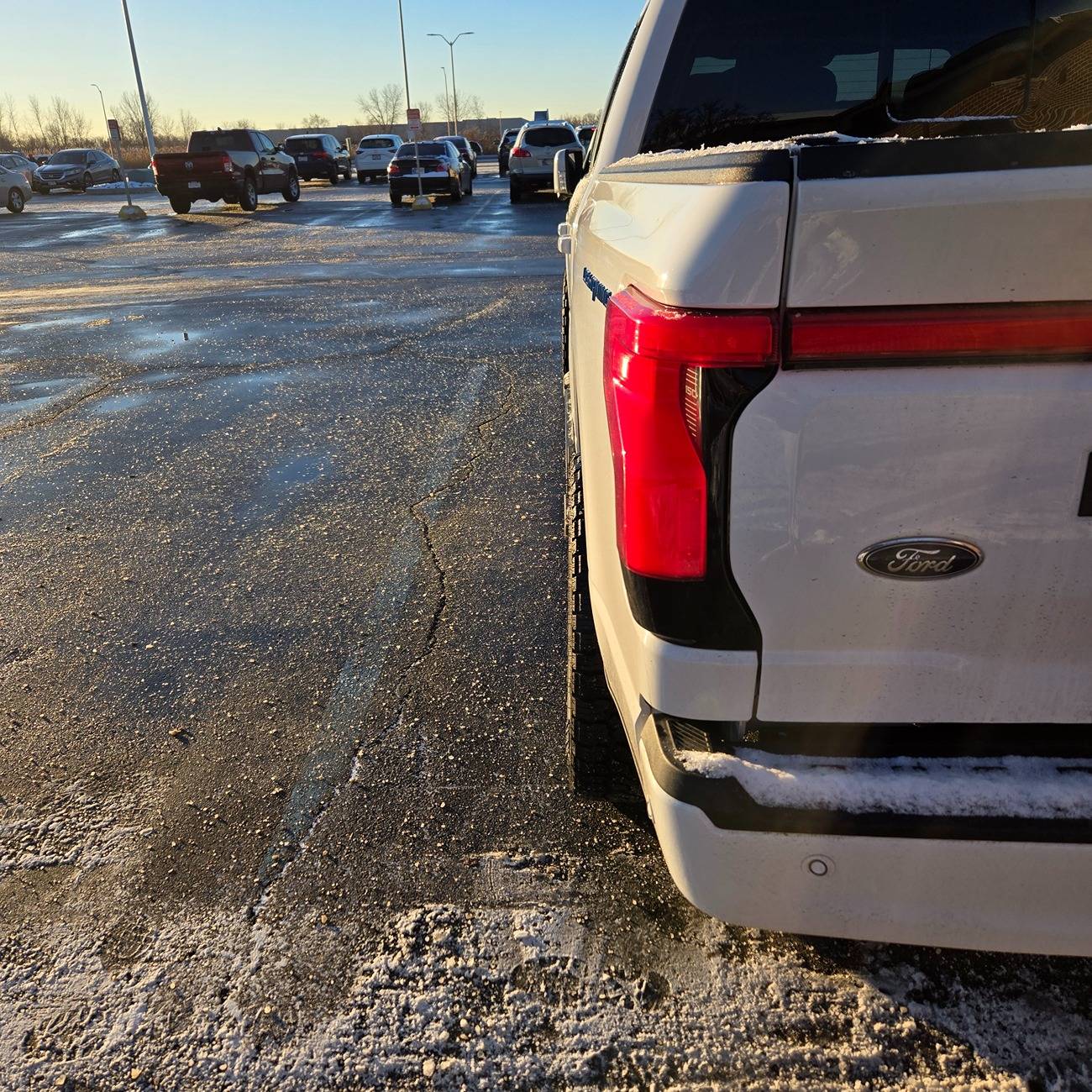 Ford F-150 Lightning OXFORD WHITE F-150 Lightning Photos & Club 20241221_080402