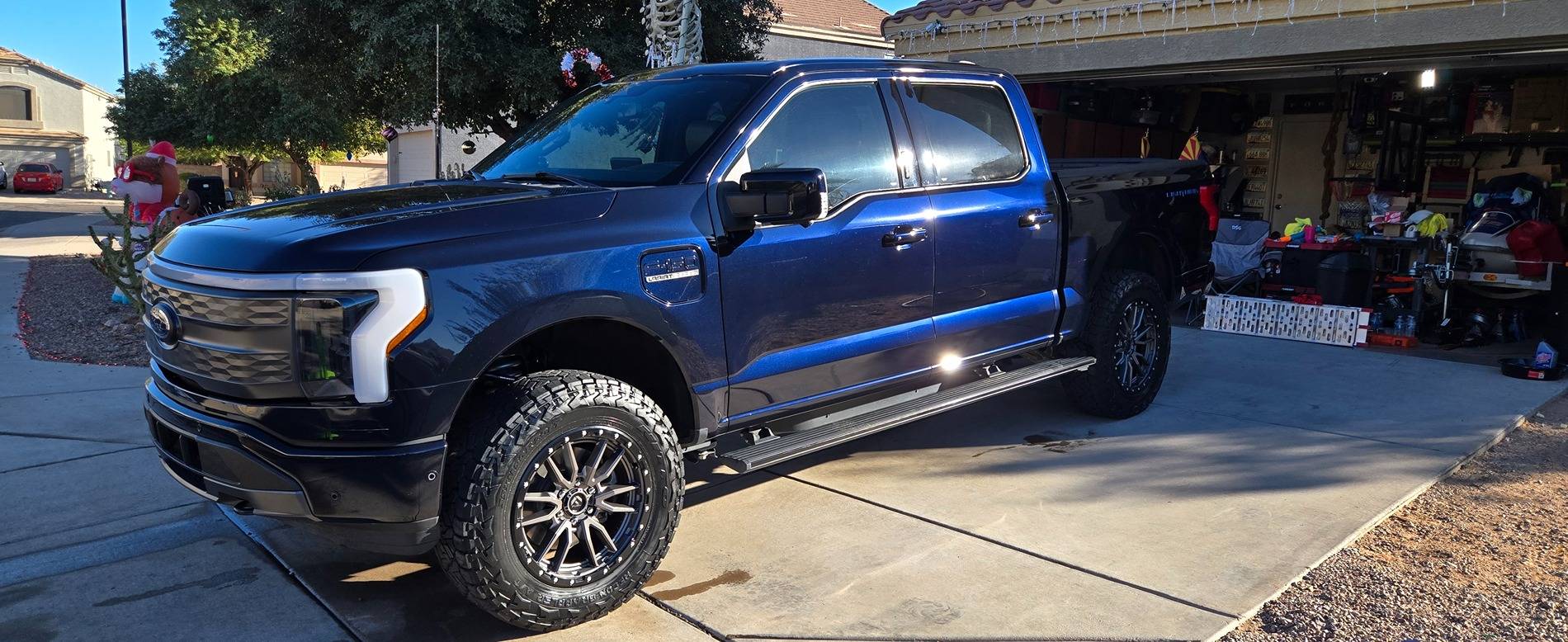 Ford F-150 Lightning 23 Lightning ER Lariat Eibach Pro lift 2.9" w/ready lift uppers and nitto 35x11.50r20 fuel rebel 6 +20 offset 20241227_151035