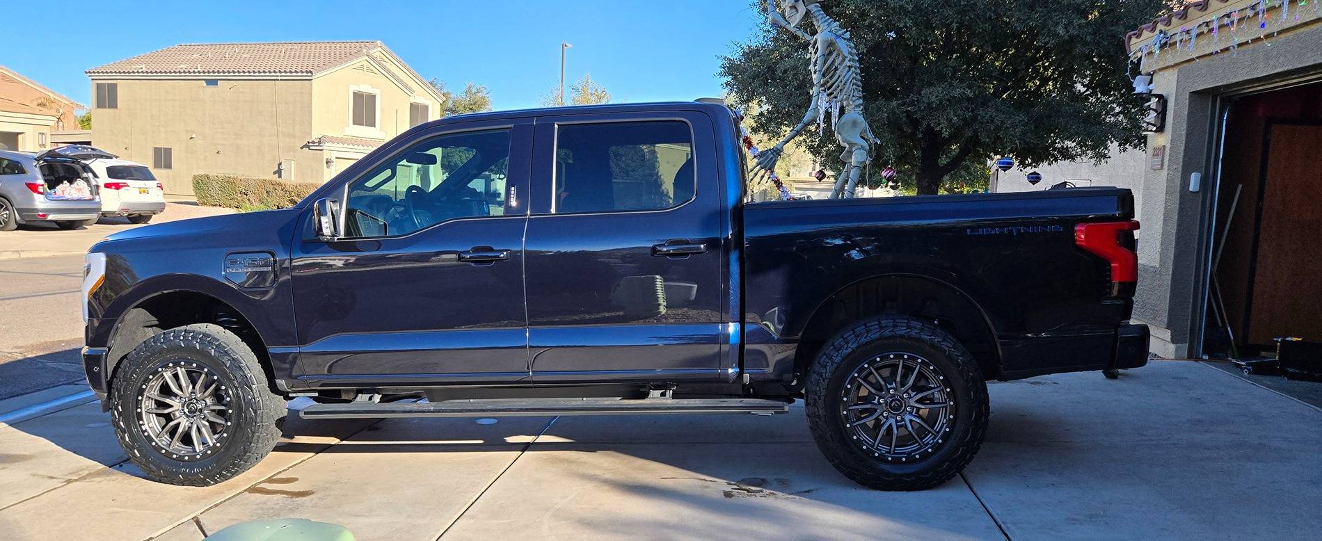 Ford F-150 Lightning 23 Lightning ER Lariat Eibach Pro lift 2.9" w/ready lift uppers and nitto 35x11.50r20 fuel rebel 6 +20 offset 20241227_151116