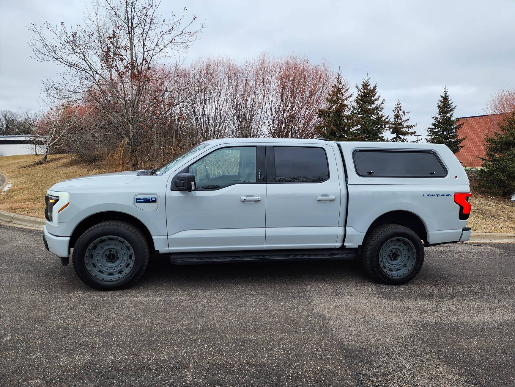 Ford F-150 Lightning Anyone using airbags for hauling with Lightning? 20241231_135326