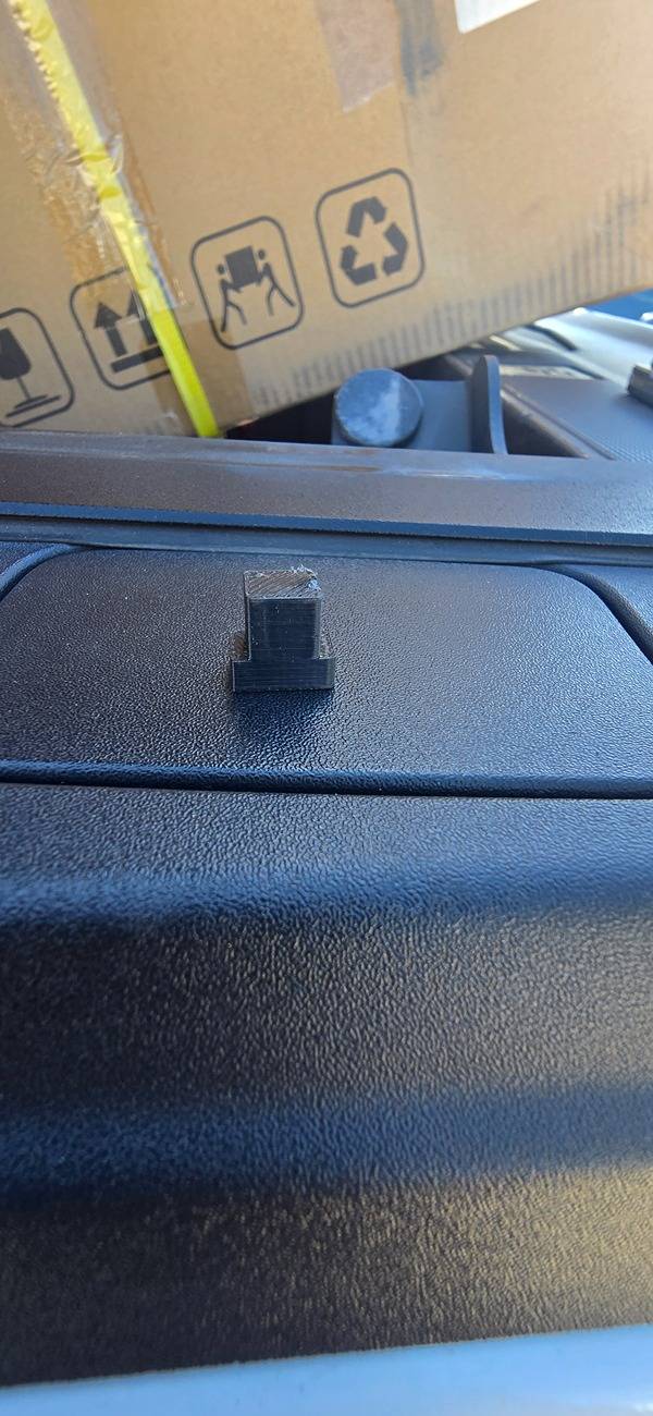 Ford F-150 Lightning For anyone who owns a Bakflip Revolver tonneau cover 20250406_155150