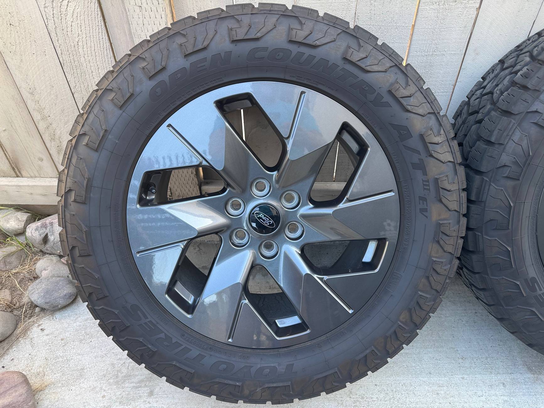 Ford F-150 Lightning Ford F150 Lightning Wheels 20x8.5 +44 Offset Toyo Open Country LT275/60r20 Tires 15.5/32nds Tread $1500 2D4B9C10-CA4B-4E0F-BA79-5B0825AE3148.JPG