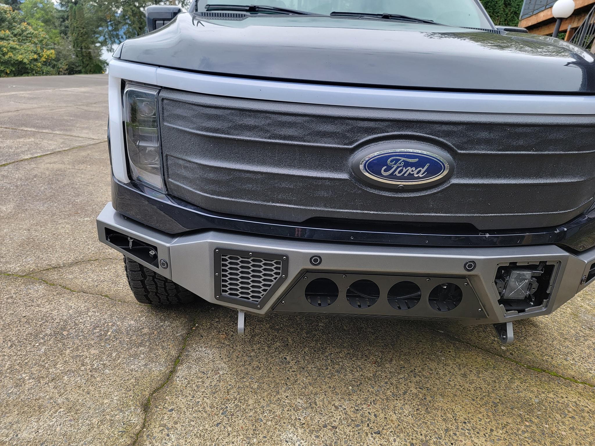 Ford F-150 Lightning Sinister front. 387220219_10228731319763913_9144323885497573320rill_n