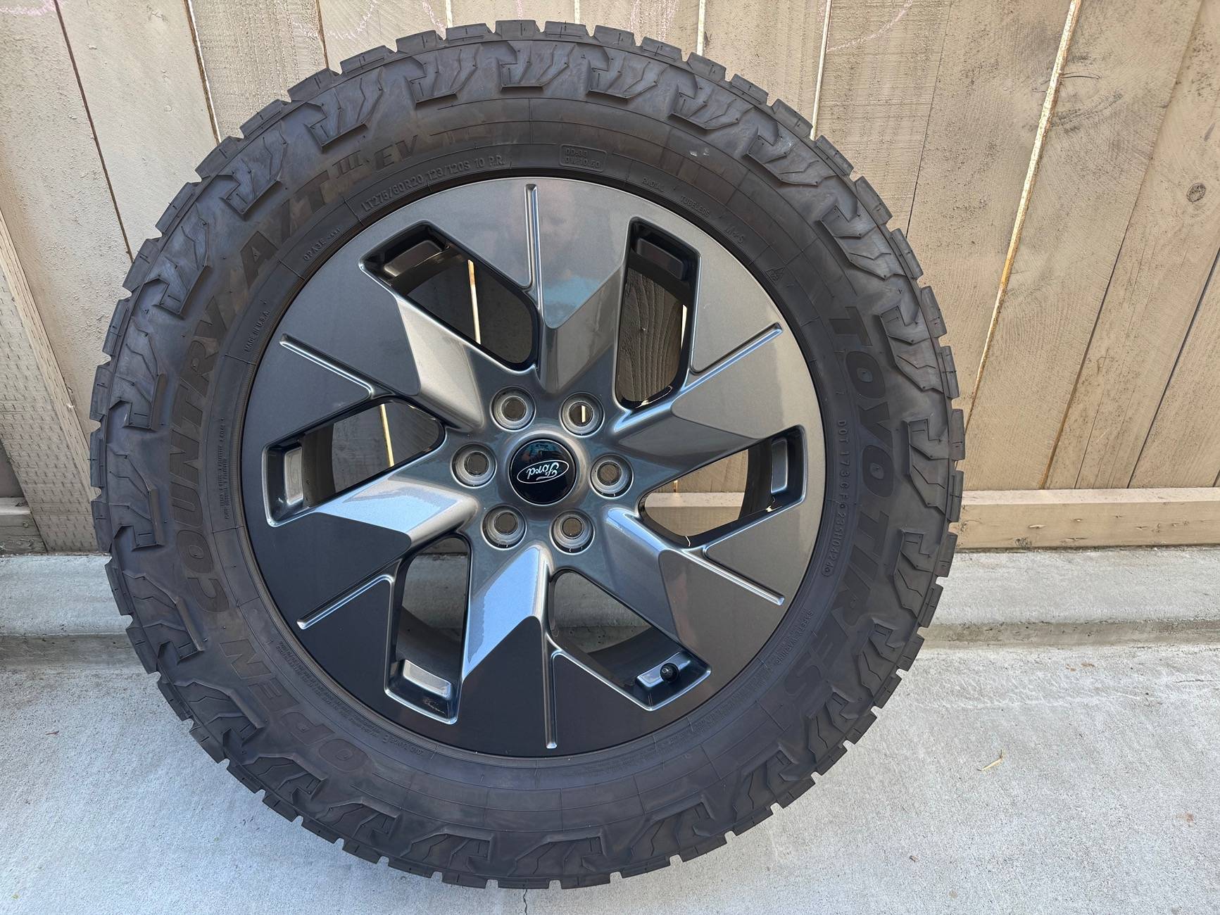 Ford F-150 Lightning Ford F150 Lightning Wheels 20x8.5 +44 Offset Toyo Open Country LT275/60r20 Tires 15.5/32nds Tread $1500 38C4EC24-F360-4BED-9C93-10F5FEF301B3.JPG