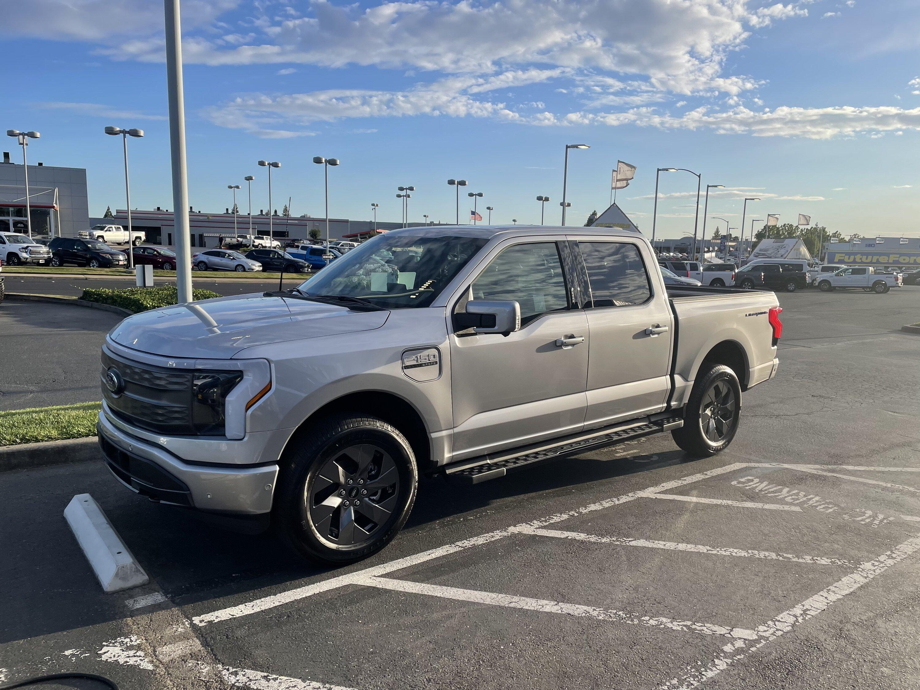 Ford F-150 Lightning ✅ 5/2 Lightning Build Week Group 3ADDA580-824F-499C-B904-E3995796C108