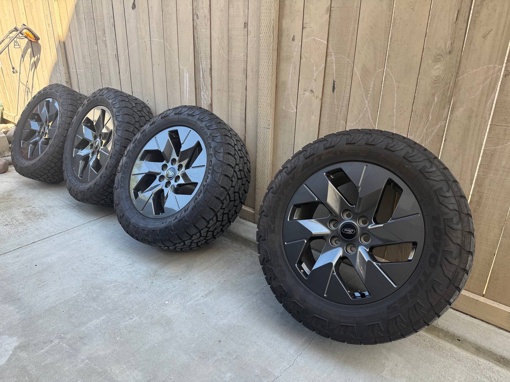 Ford F-150 Lightning Ford F150 Lightning Wheels 20x8.5 +44 Offset Toyo Open Country LT275/60r20 Tires 15.5/32nds Tread $1500 6C444F63-4015-45D7-94F3-B484D4AC25EF.JPG