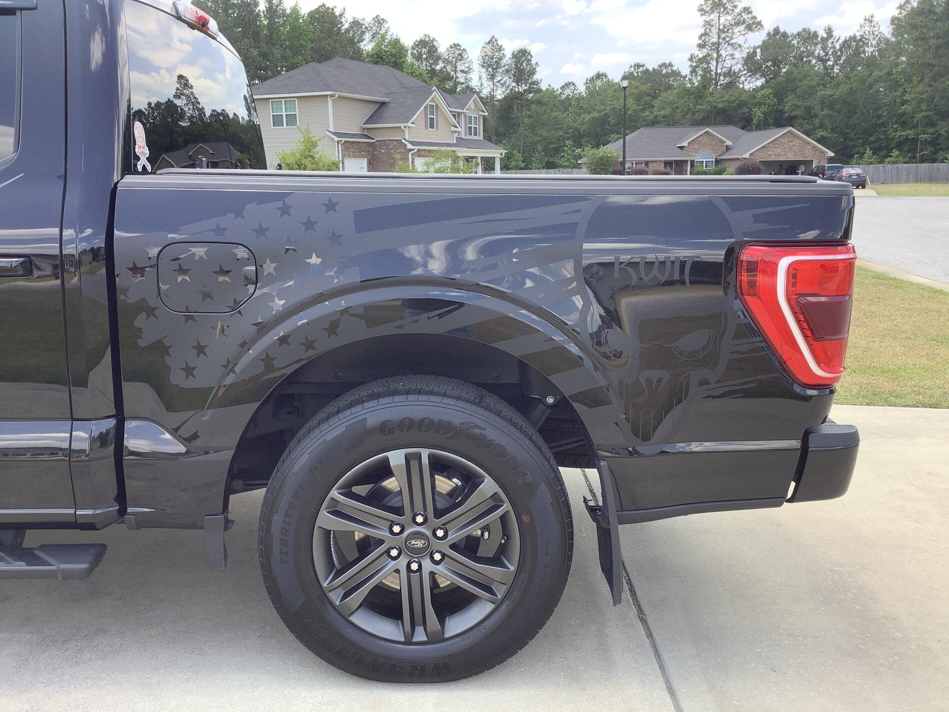 Ford F-150 Lightning Finally Airbrushed Taillights and Badges 7d52a927-291a-4ee5-8b94-ac9e692b81de-jpe