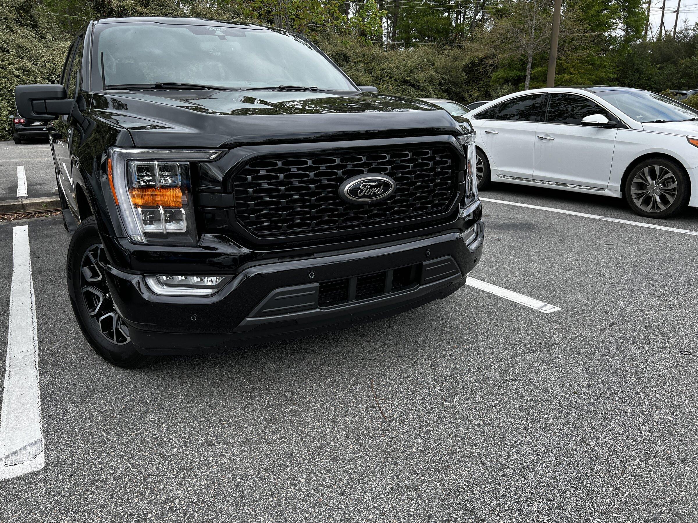 Ford F-150 Lightning STX Grille on an XLT 91EDD695-4C4E-4E32-A6B5-BE9C10664CE4