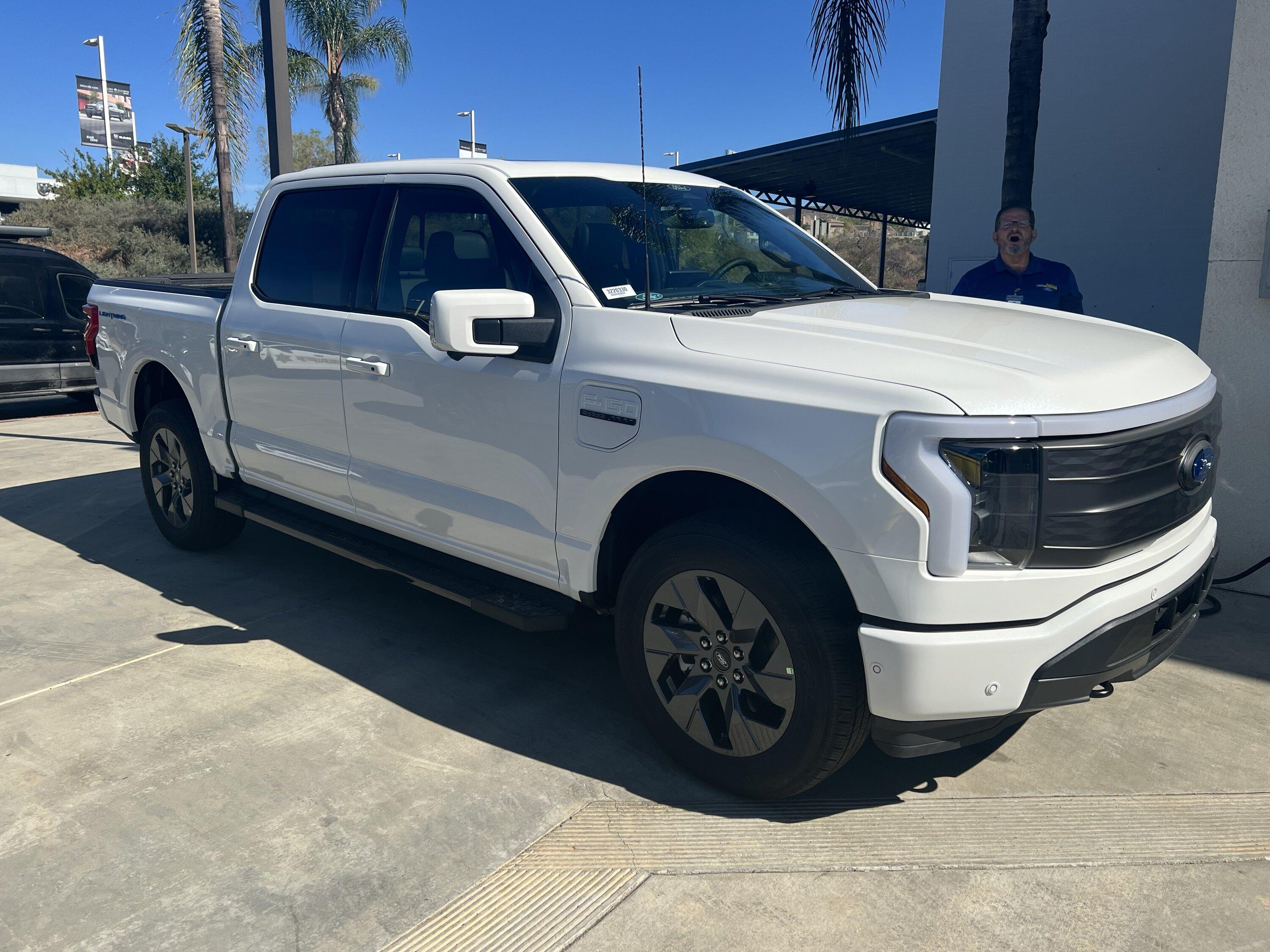 Ford F-150 Lightning ✅ 8/15/22 Lightning Build Week Group 9912BDA5-50D3-40B1-8B49-D7BDB40614EA