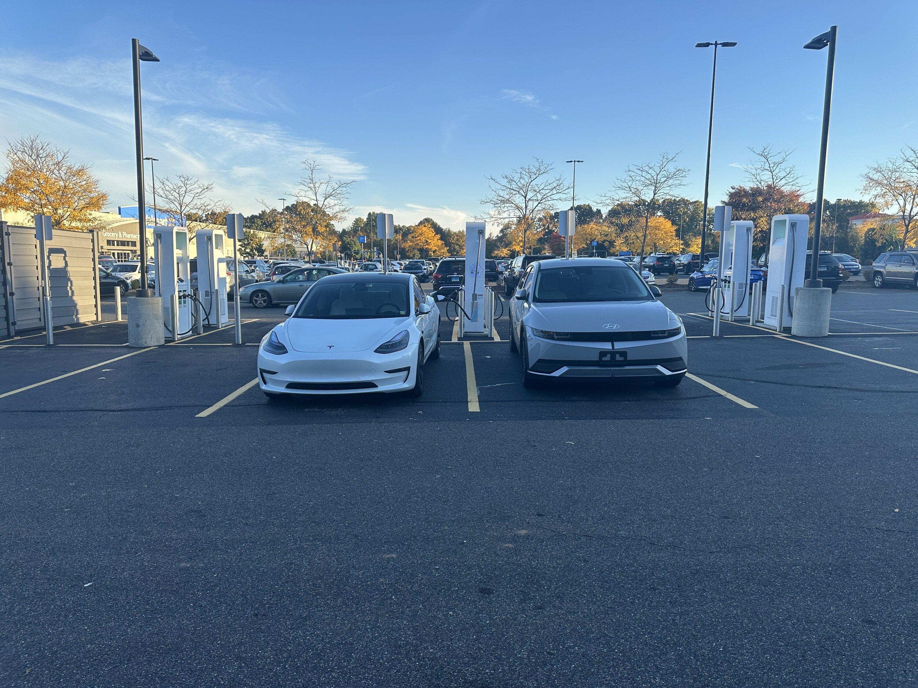 Ford F-150 Lightning Tesla Supercharger Membership Launched @ $12.99 / month. First video of Lightning charging at Supercharger CCS Magic Dock 9B82C741-D2F9-479B-B3F6-9D11615058BC