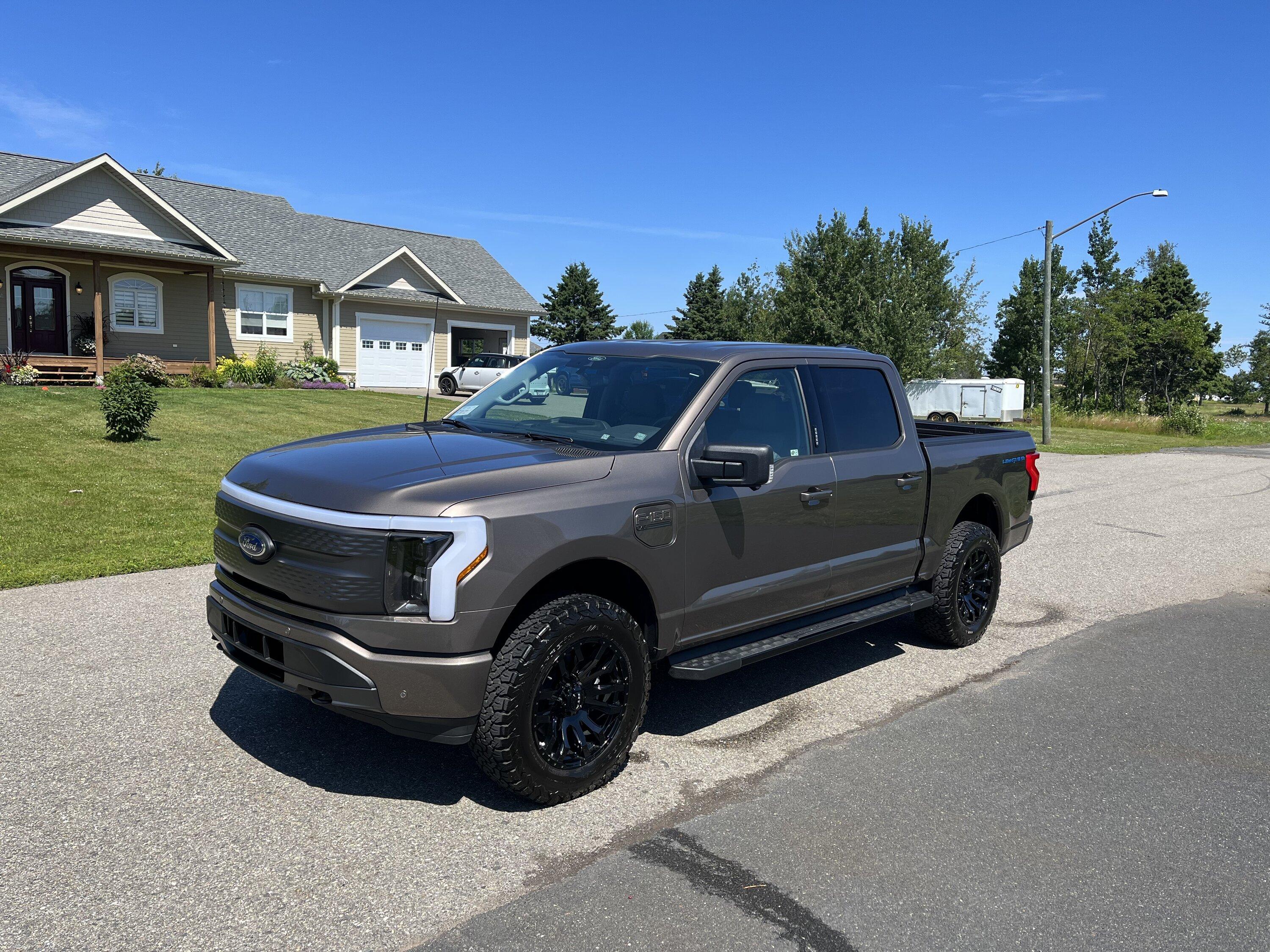 My Stone Gray XLT Lightning on 2" Rough Country leveling kit, 20" RTX