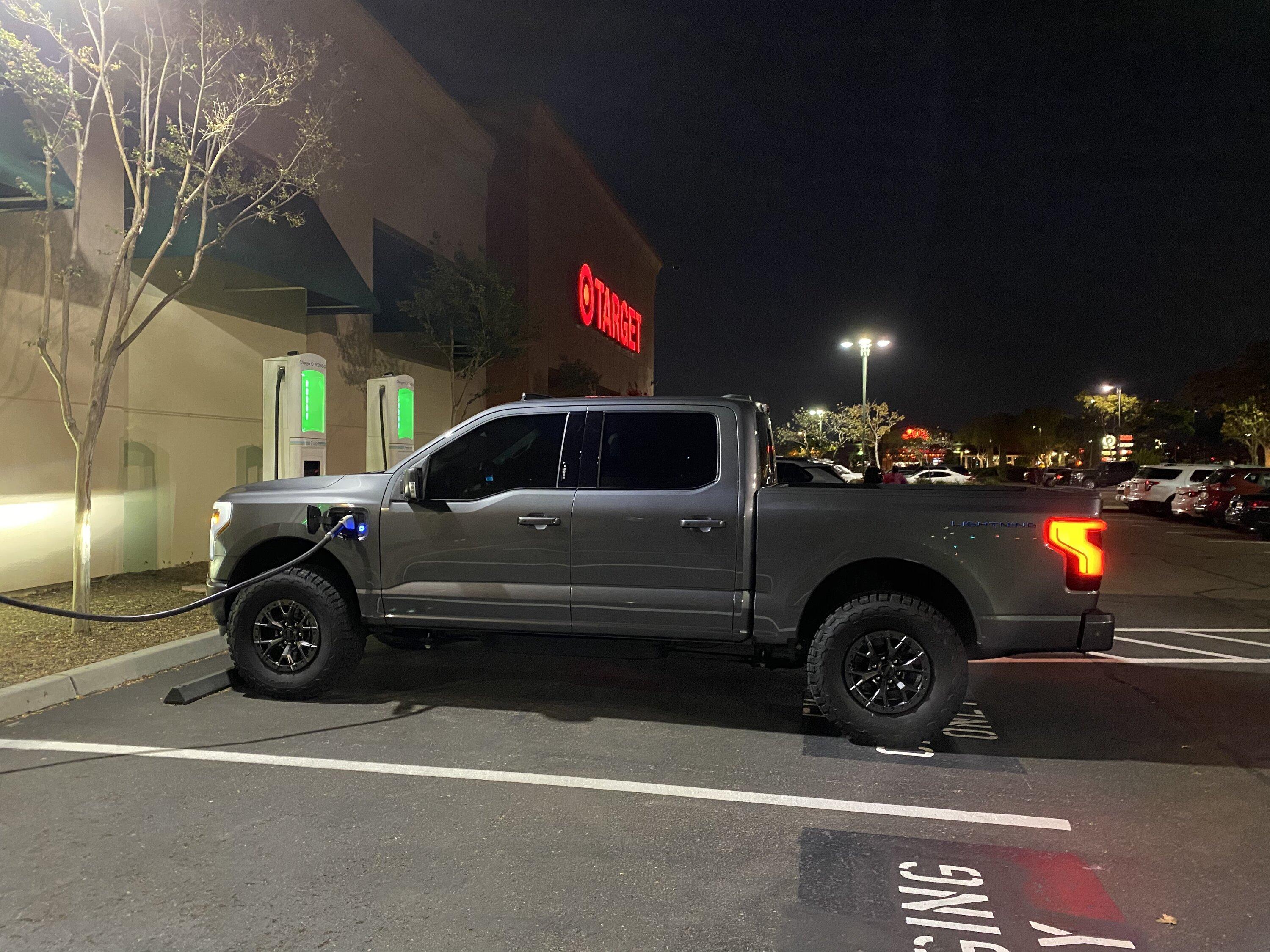 F150 Lightning leveled on Raptor 37 package wheels, 315/70/r17 KO2