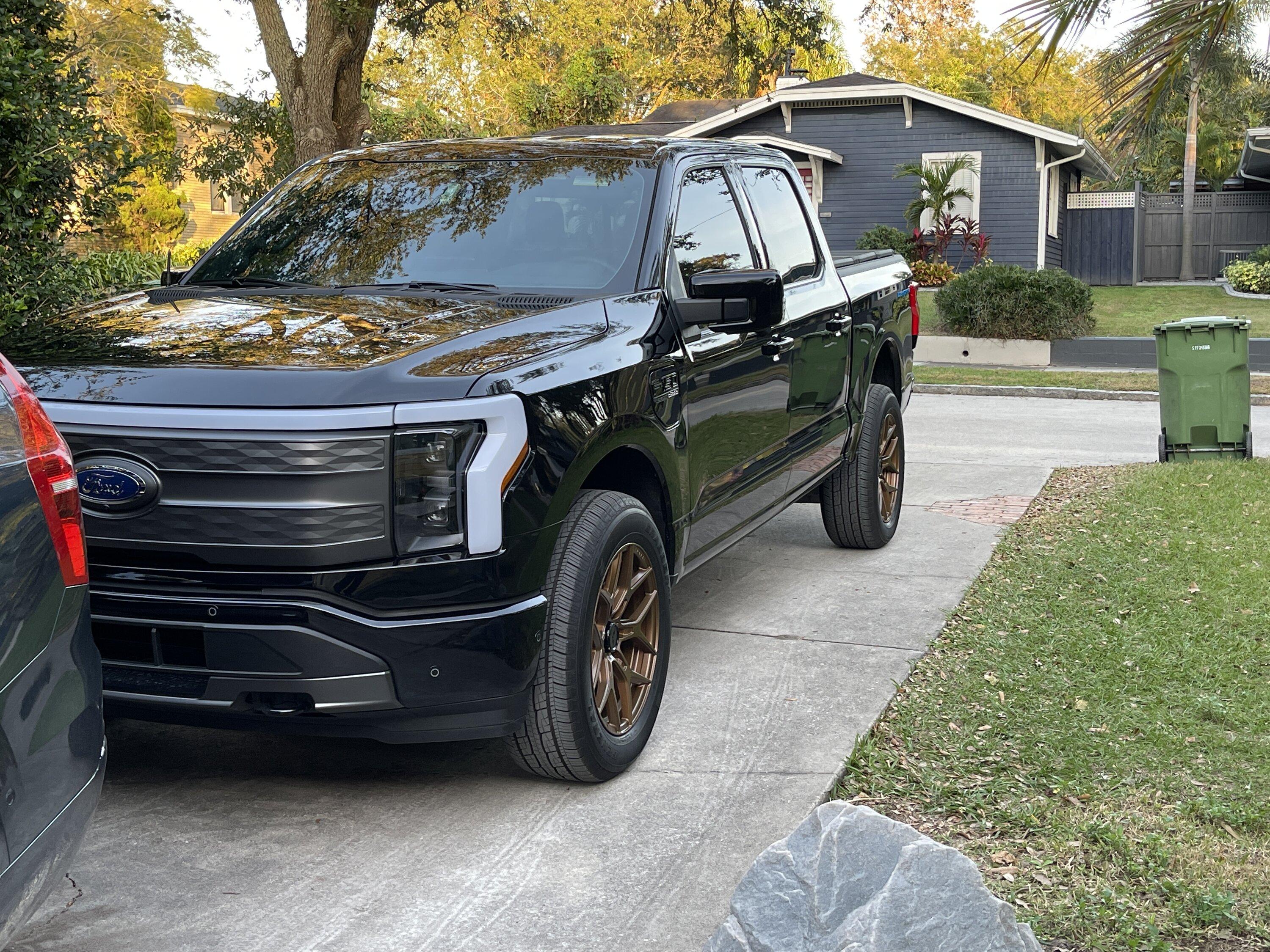 Ford F-150 Lightning AGATE BLACK F-150 Lightning Photos & Club C435691B-F6B6-412B-BF02-35BC2C60F6D3