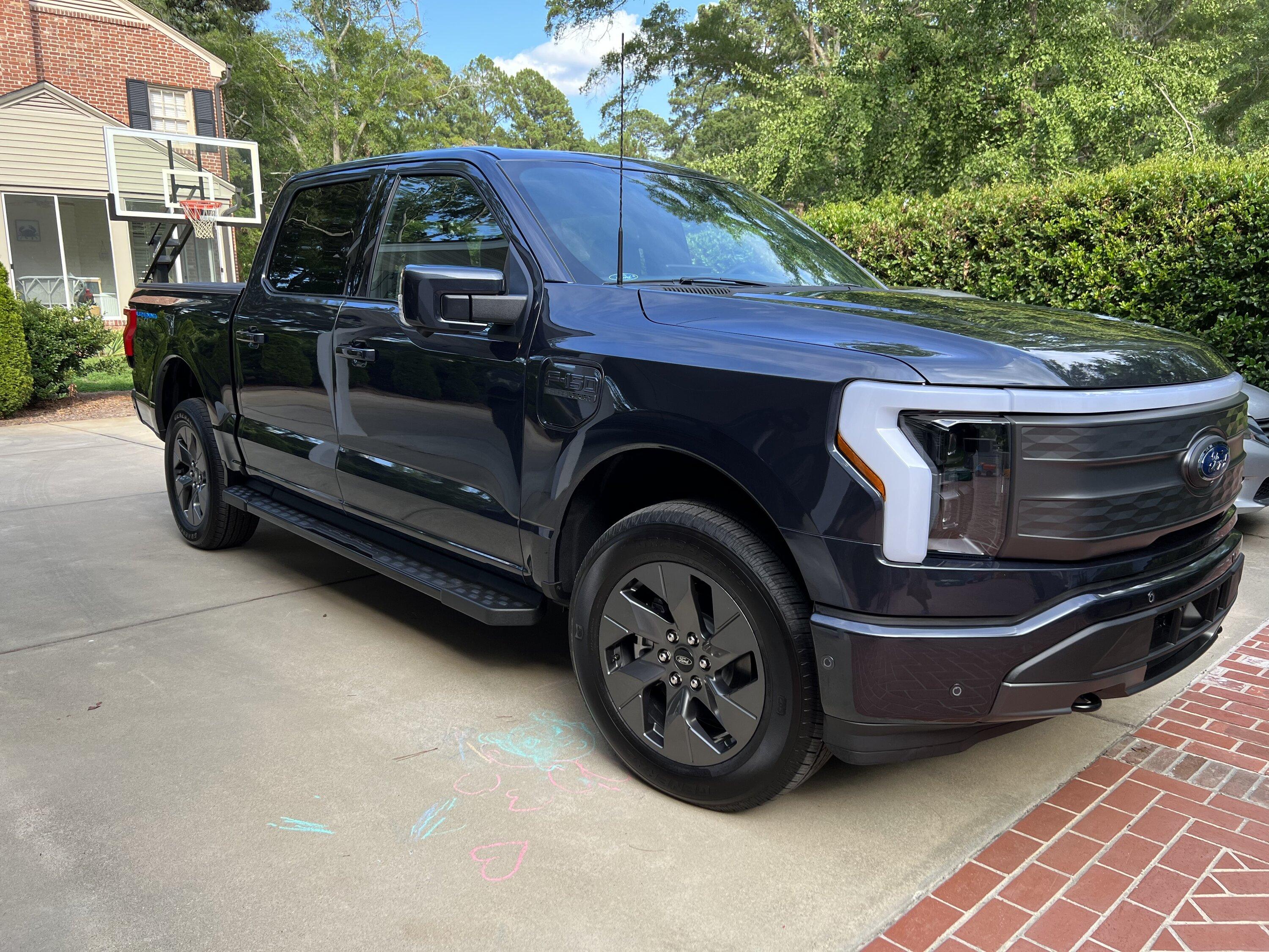 Ford F-150 Lightning ✅  6/13 Lightning Build Week Group C60C0778-4A76-481C-985D-3DCCE889F926