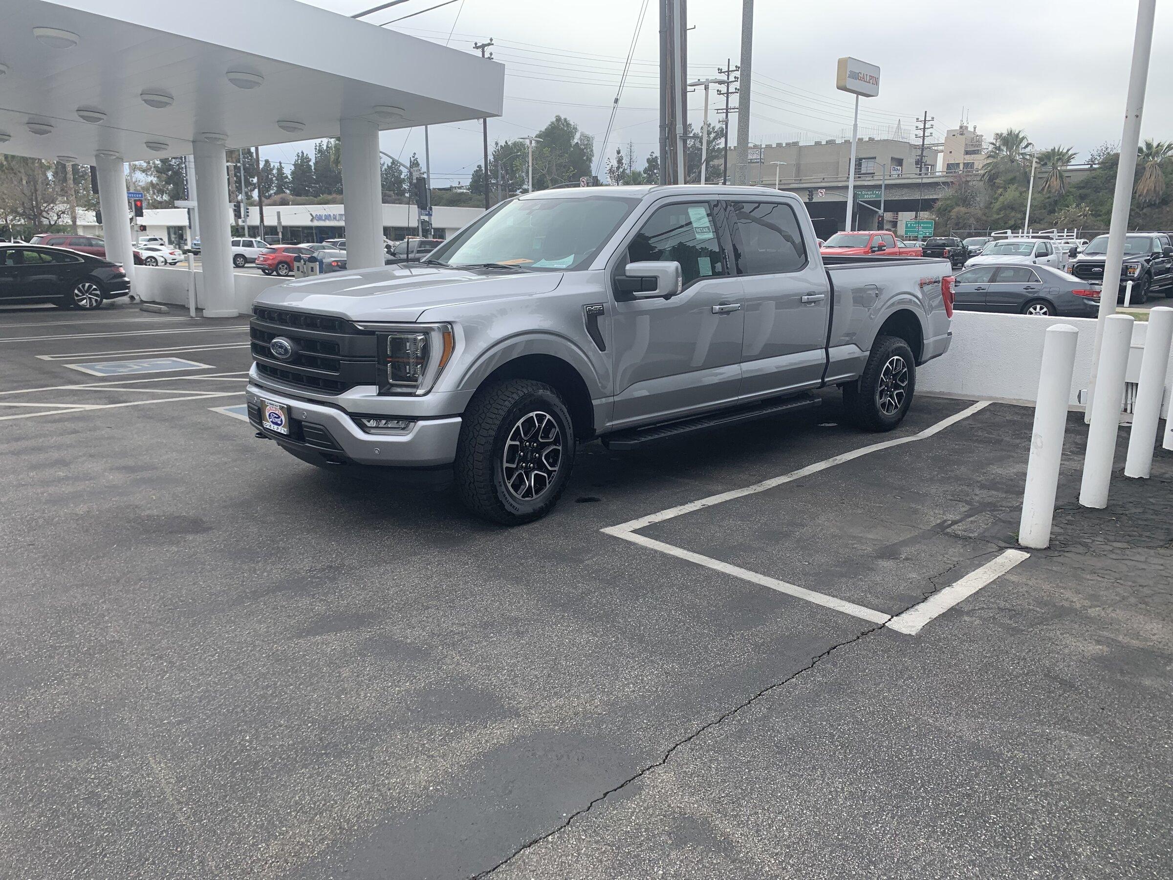 Ford F-150 Lightning FS: 18in sport rims w/Goodyear tires. C6FF6B8C-C066-427A-AE53-185B040C3402